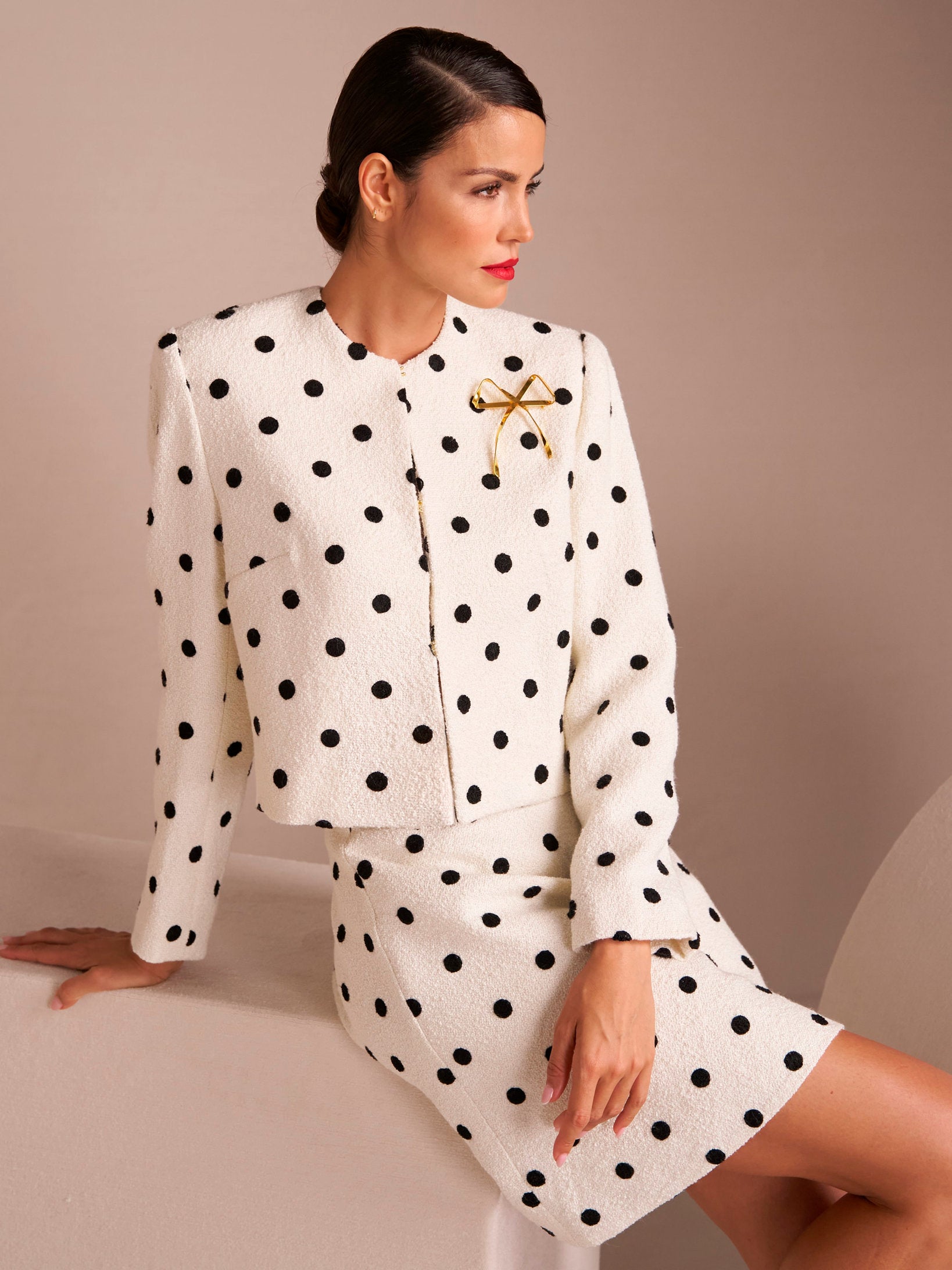 Marc Main_Gold-Coloured Bow Brooch_ZG J7.01 Z03_418_03