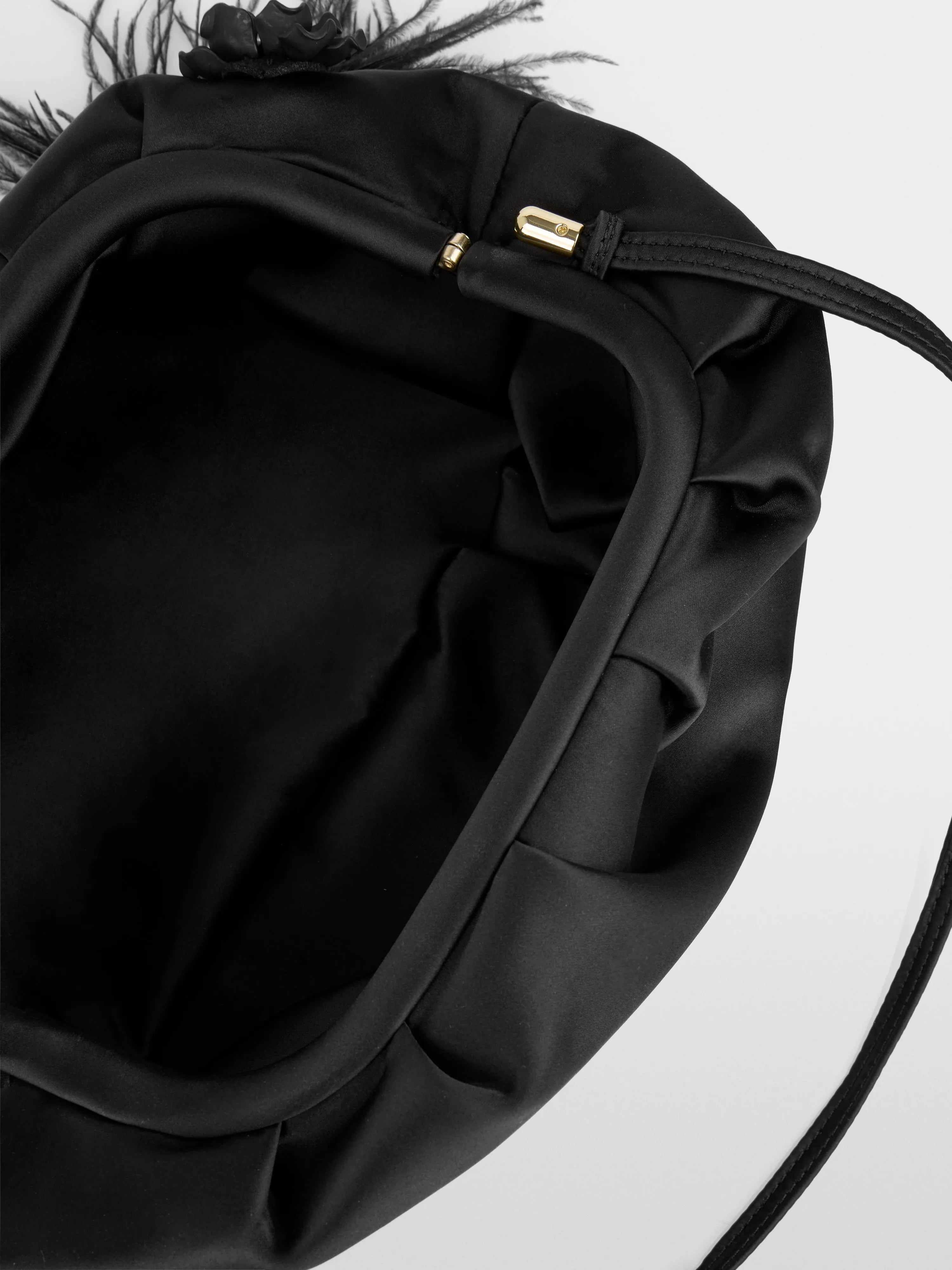 Marc Cain_Black_Elegant Clutch Bag with Feathers_ZG TL.01 Z06_900_04