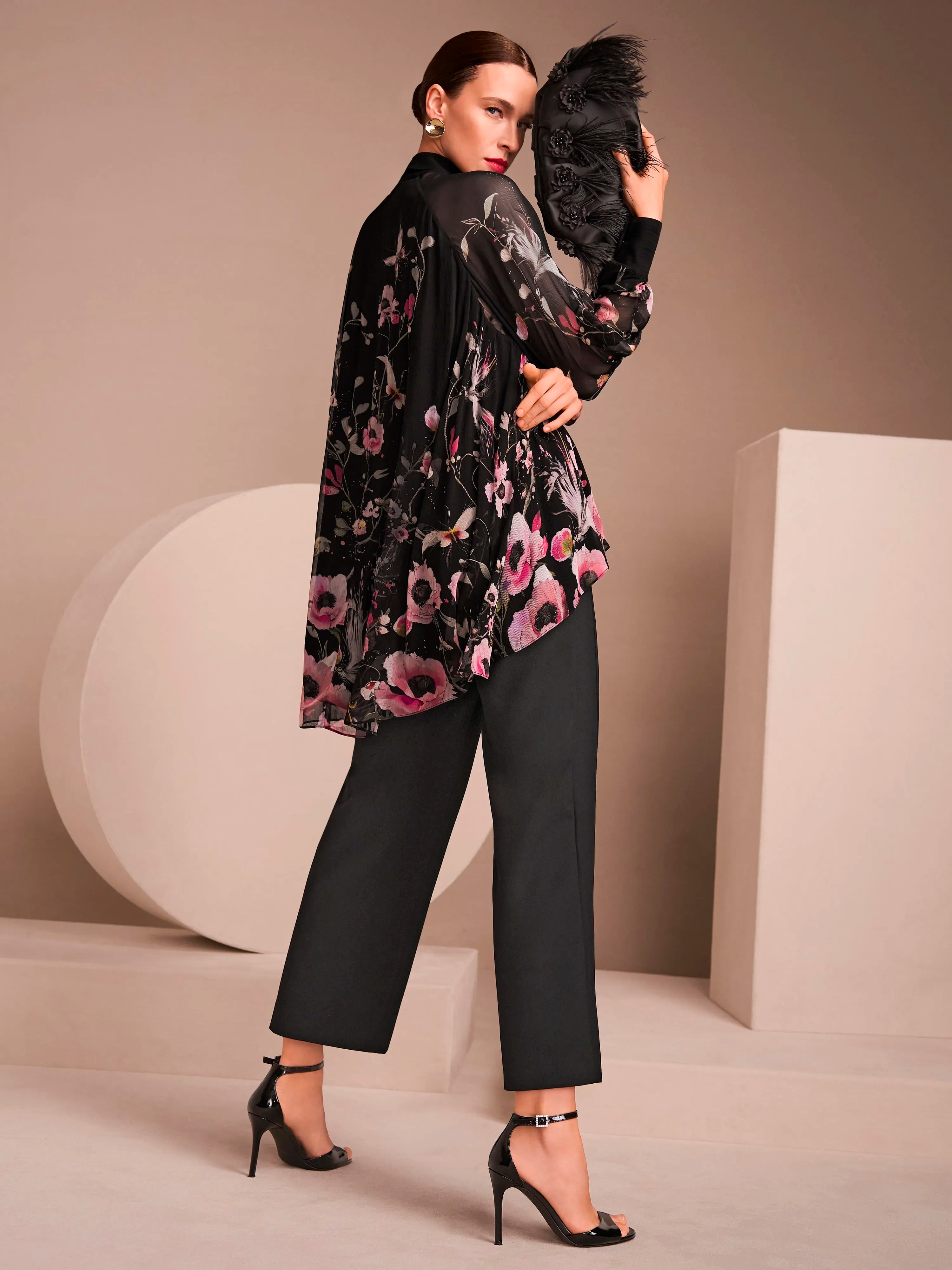 Marc Cain_Black_Elegant Clutch Bag with Feathers_ZG TL.01 Z06_900_08