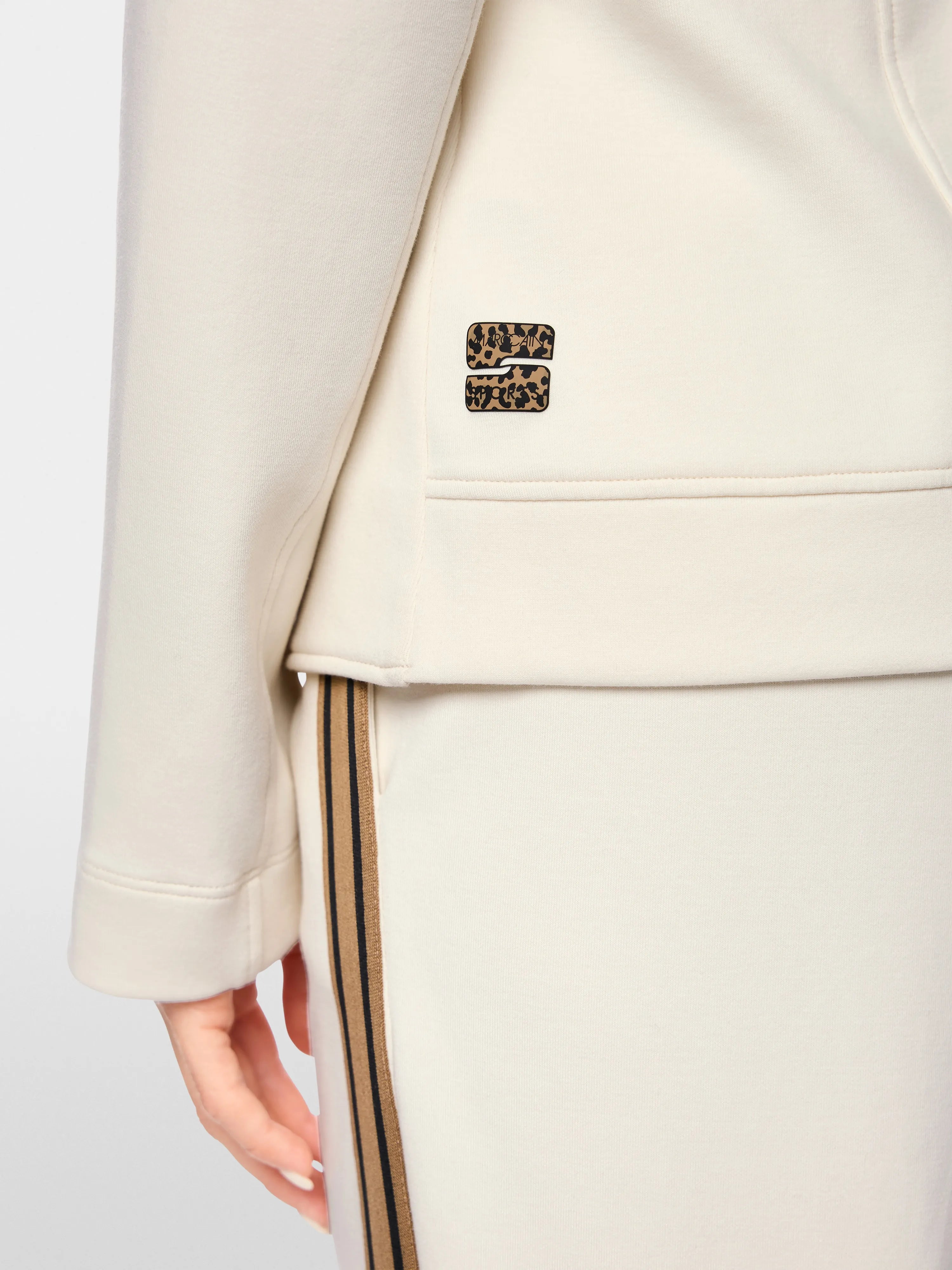 Marccain_Bright Ecru_Single-Breasted Blazer in Beaver_ZS 34.09 J09_112_04