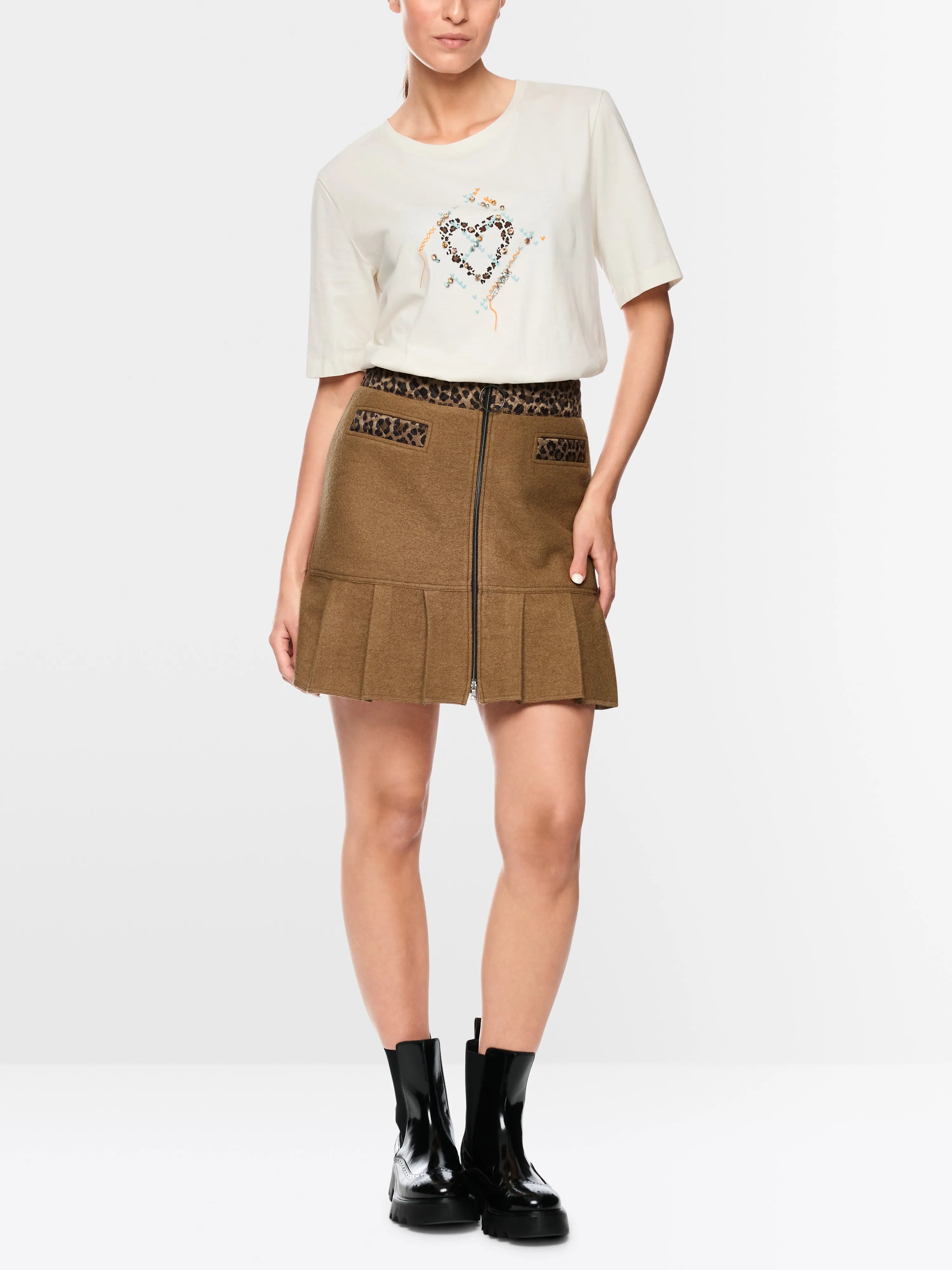 Marccain_Bright Ecru_Short-Sleeved T-Shirt with Pattern_ZS 48.49 J83_112_01