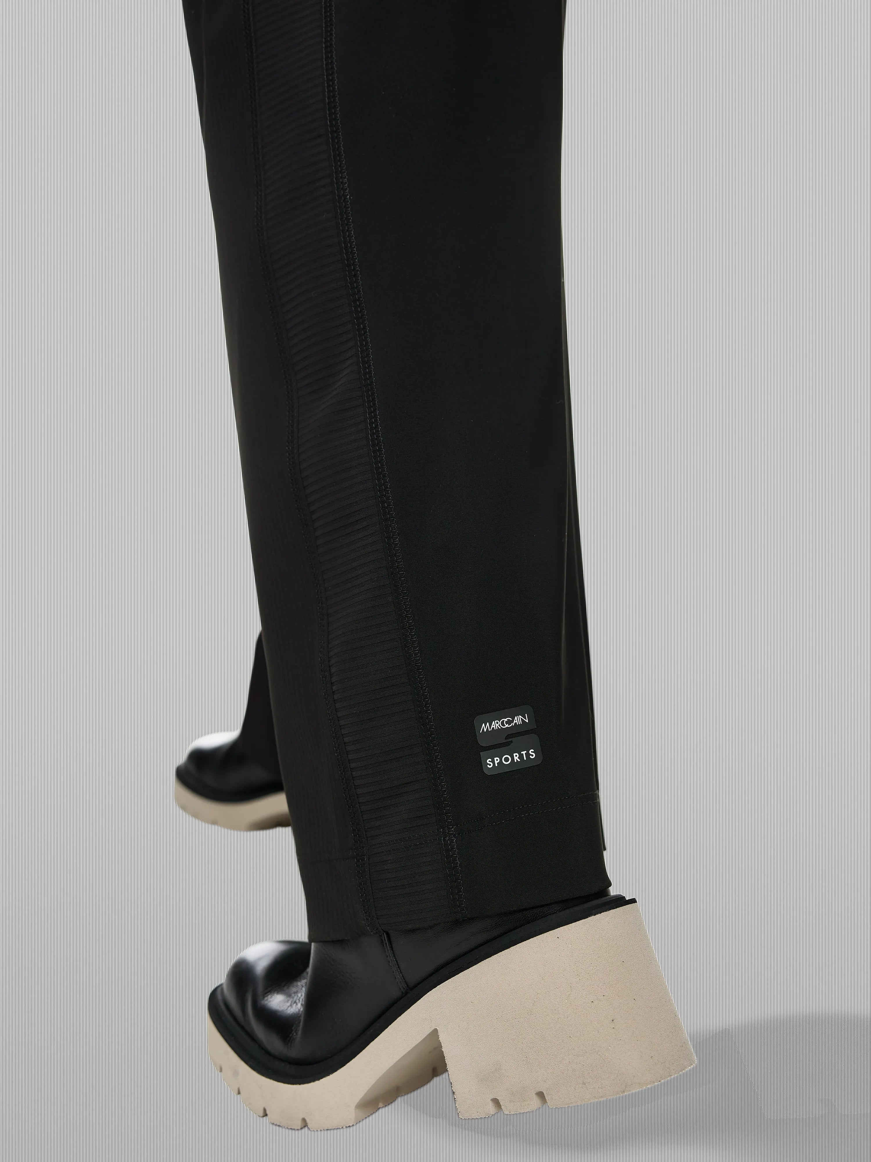 Marc Cain_Black_WEDI Rethink Together Slip-On Trousers_ZS 81.20 J40_900_04