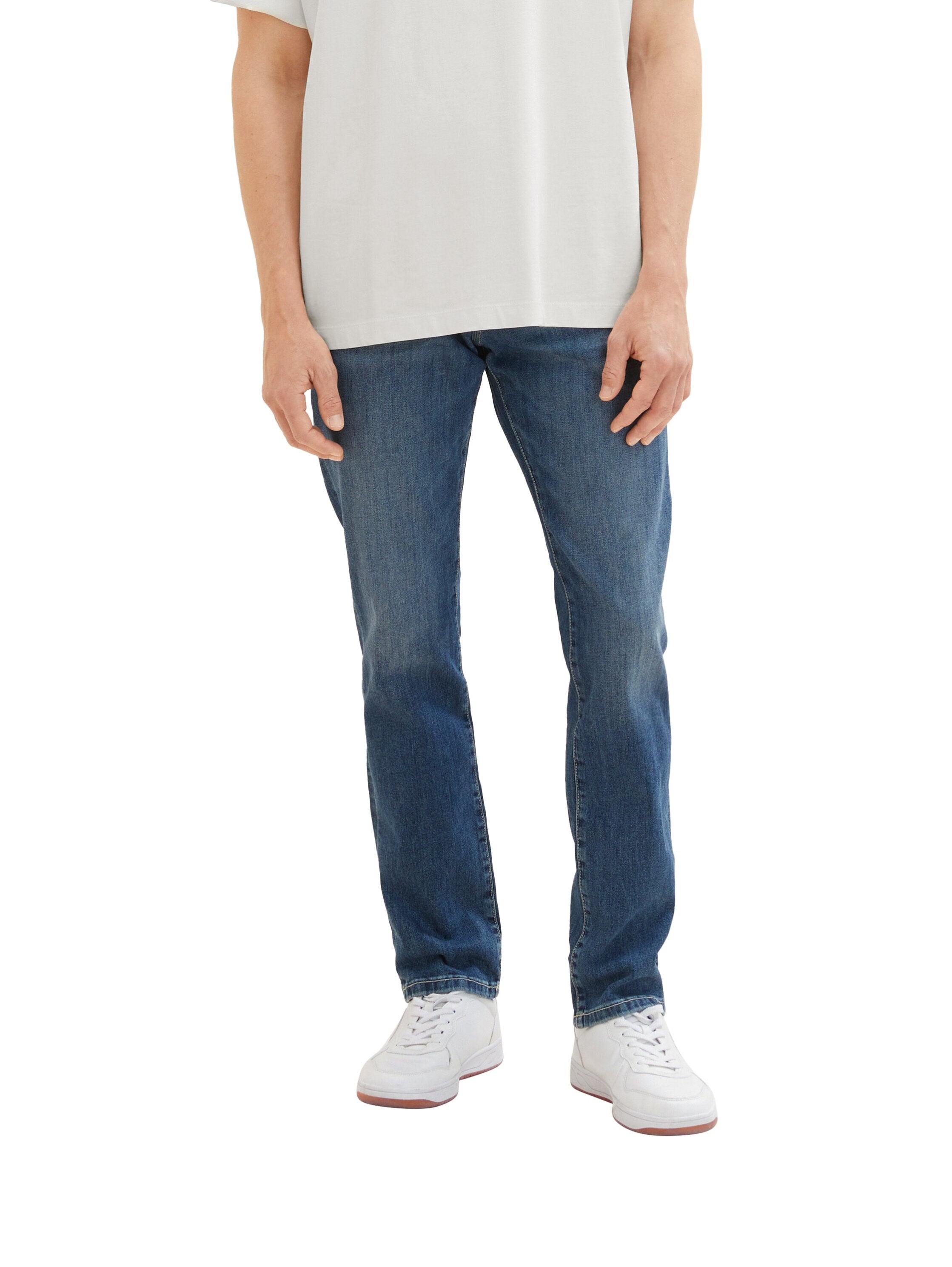 Standard Fit Jeans_1035878_10281_02