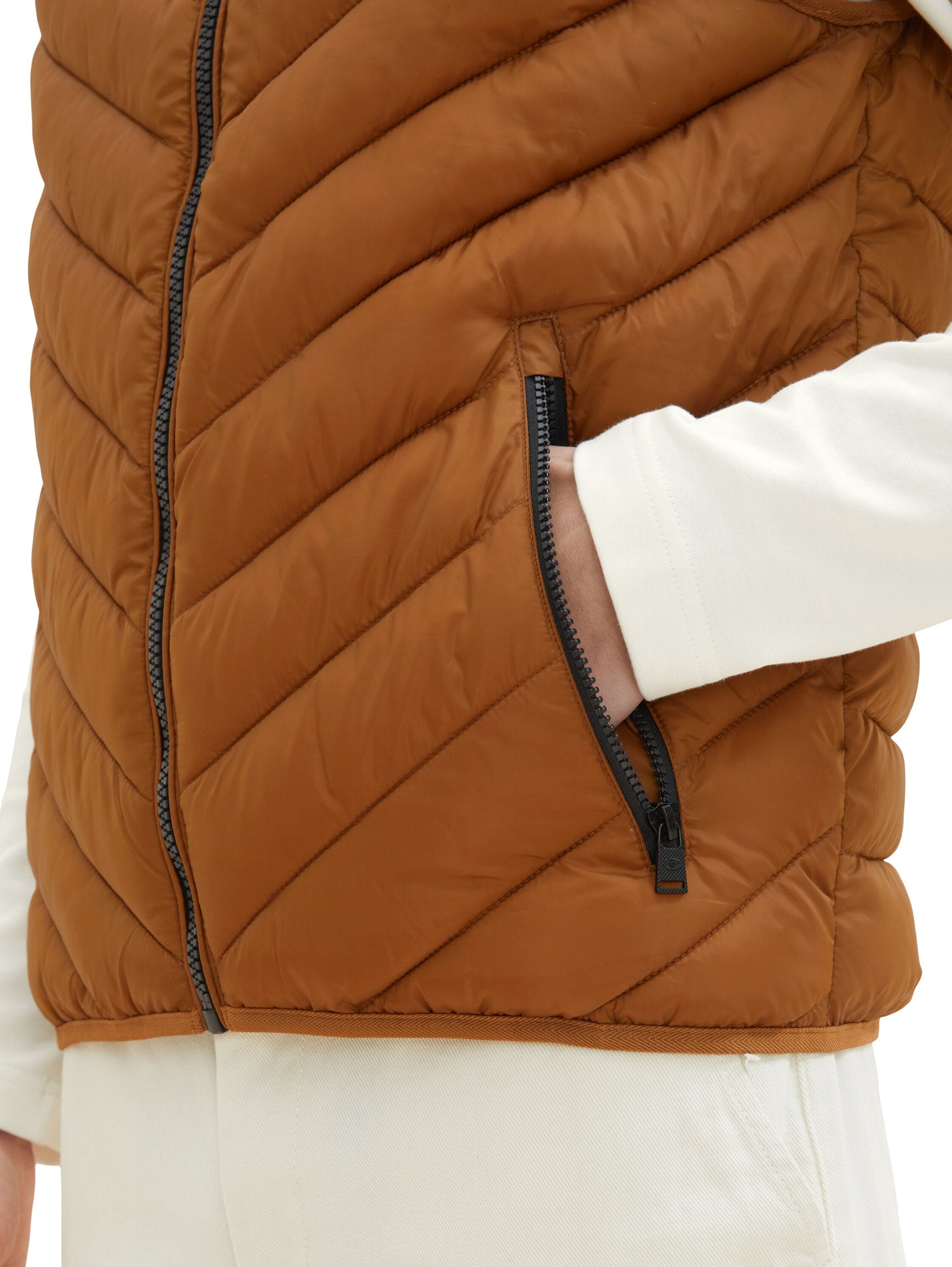 Quilted Puffer Light Weight Vest_1036072_25985_05