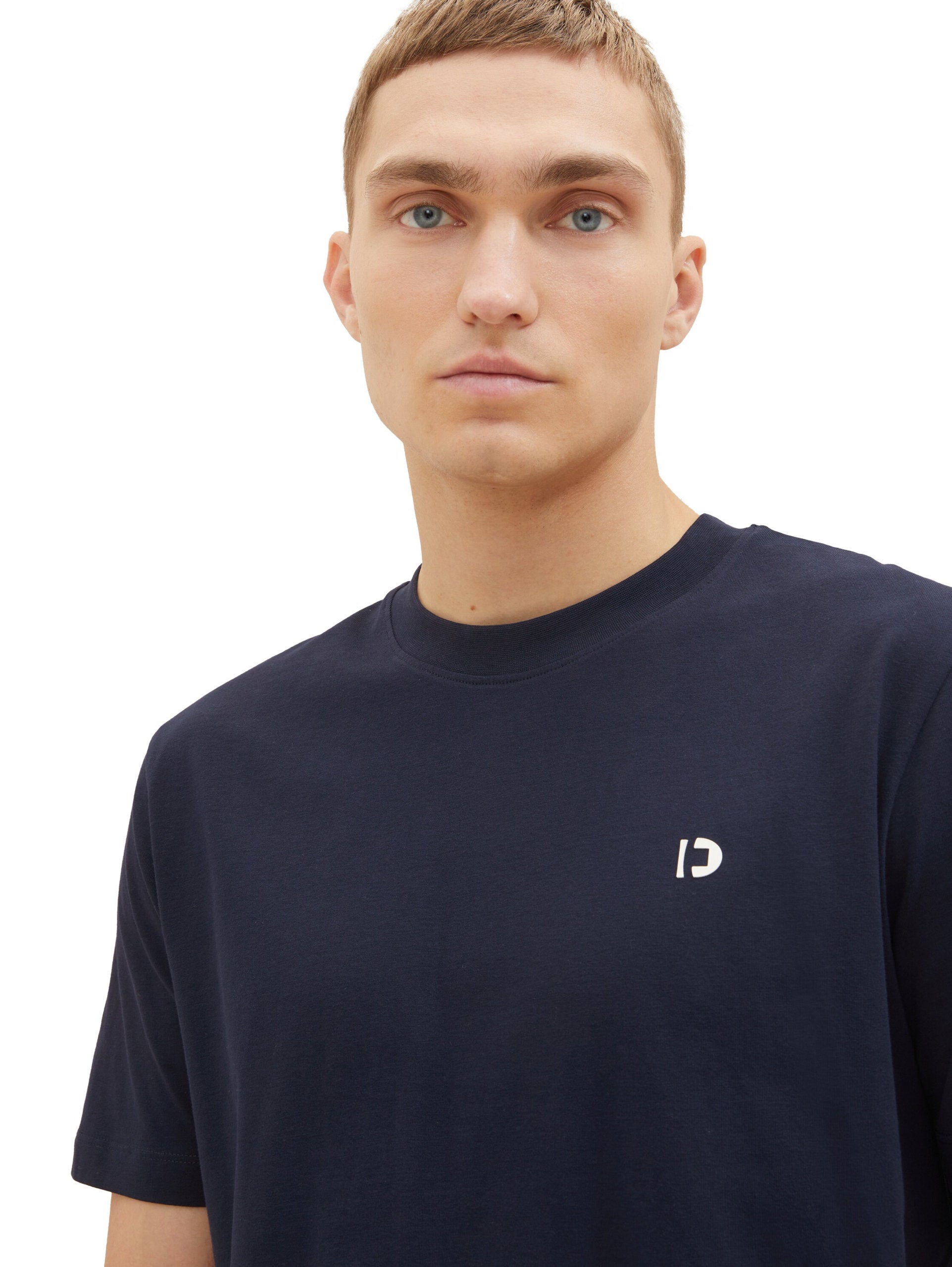 Rounded Hem T Shirt_1037655_10668_03