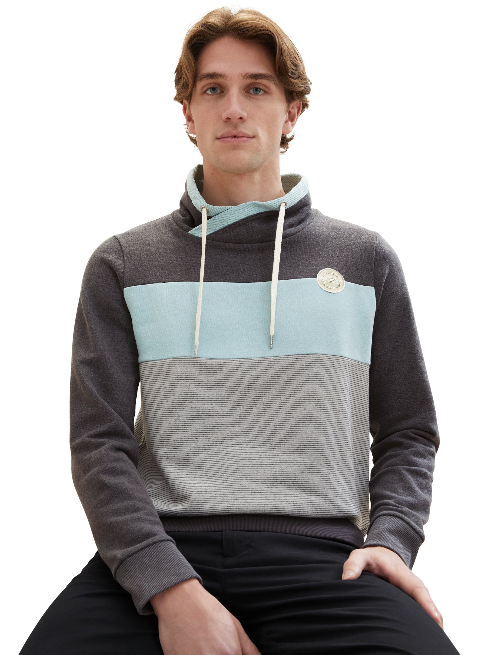 High Collar Hoodie With Color Block Design_1037761_11086_03
