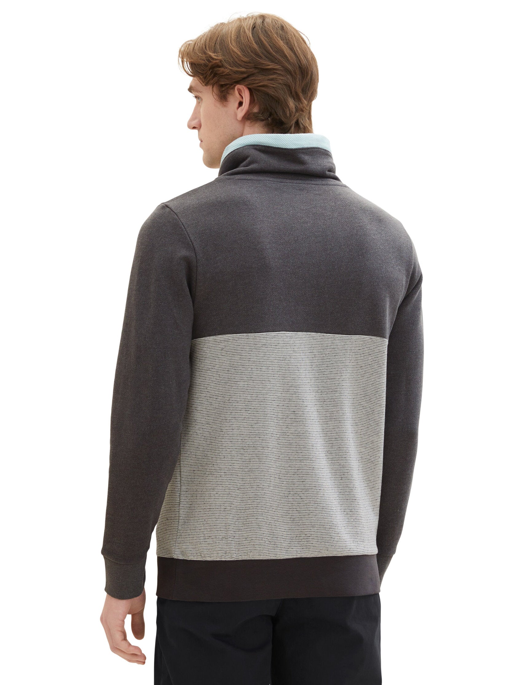 High Collar Hoodie With Color Block Design_1037761_11086_05