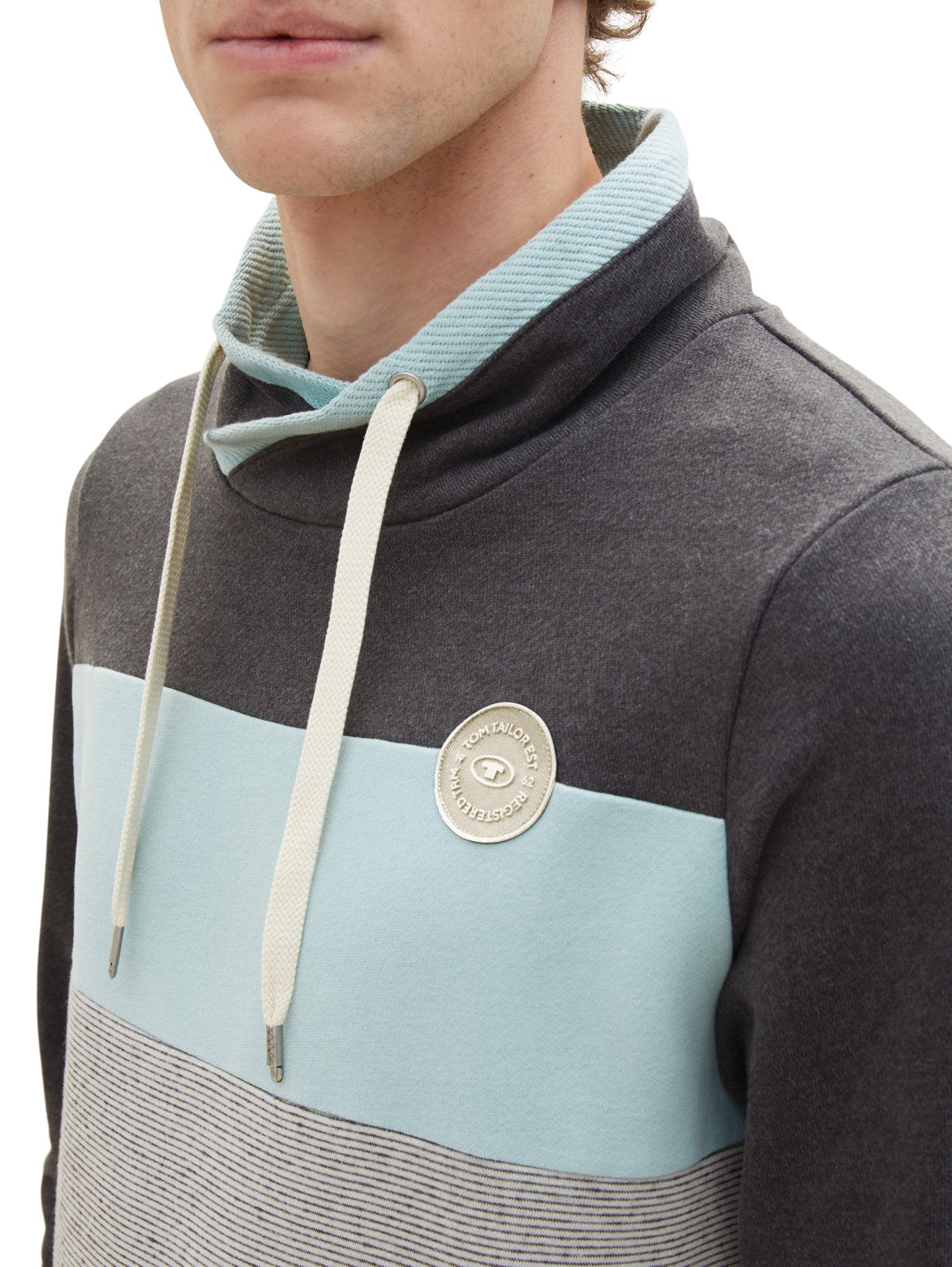 High Collar Hoodie With Color Block Design_1037761_11086_06