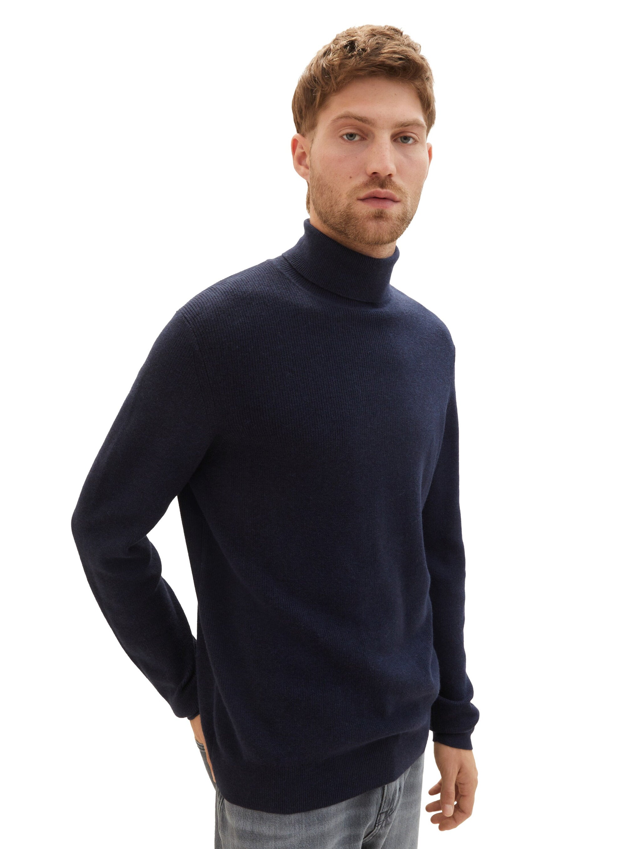 Knitted Pullover With Turtleneck_1038241_13160_02