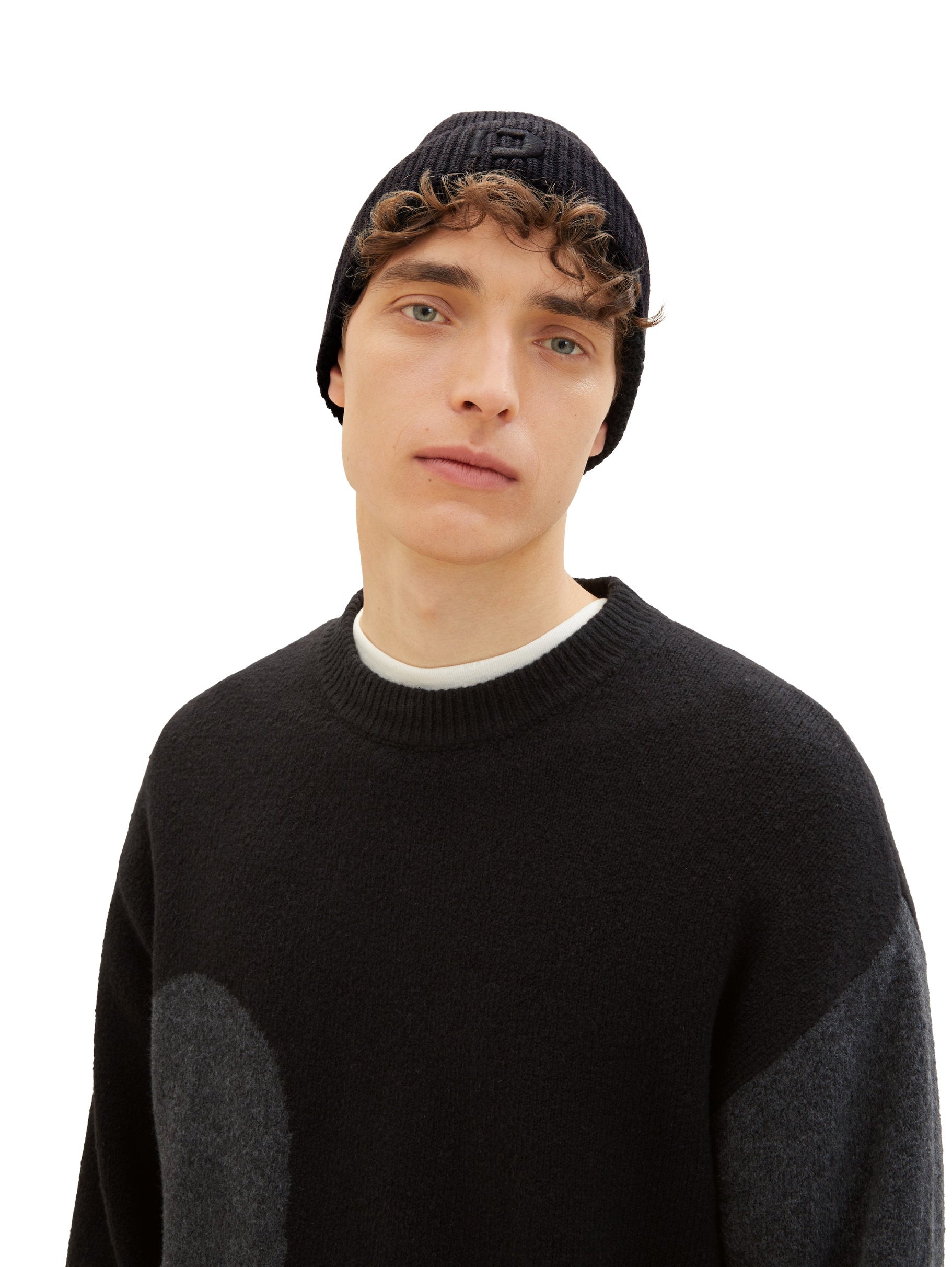 Knitted Beanie With Center Logo_1038507_29999_02