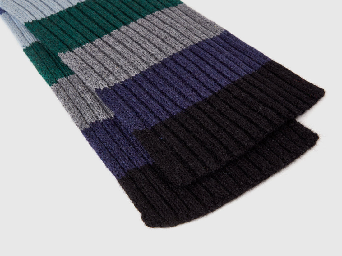 Striped Scarf In Pure Shetland Wool_123MKU00E_700_02