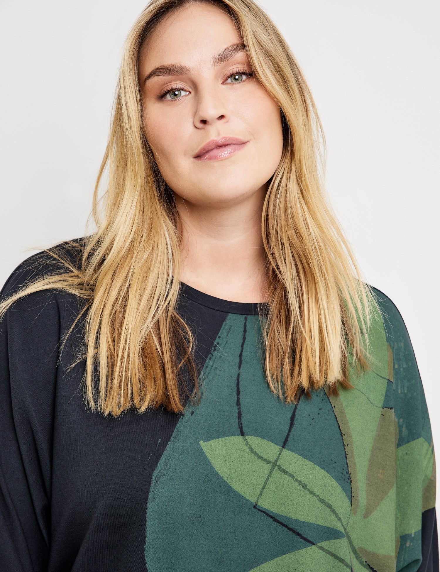Dark Blue 3/4 Sleeve Oversized Shirt Samoon