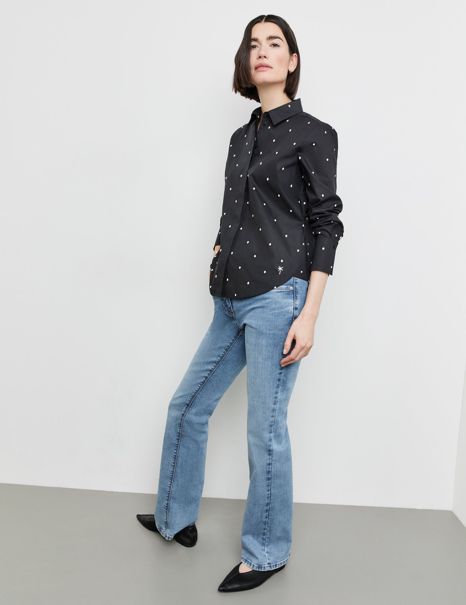 Long Sleeve Cotton Blouse With Lined Side Vents_260056-66410_1000_05