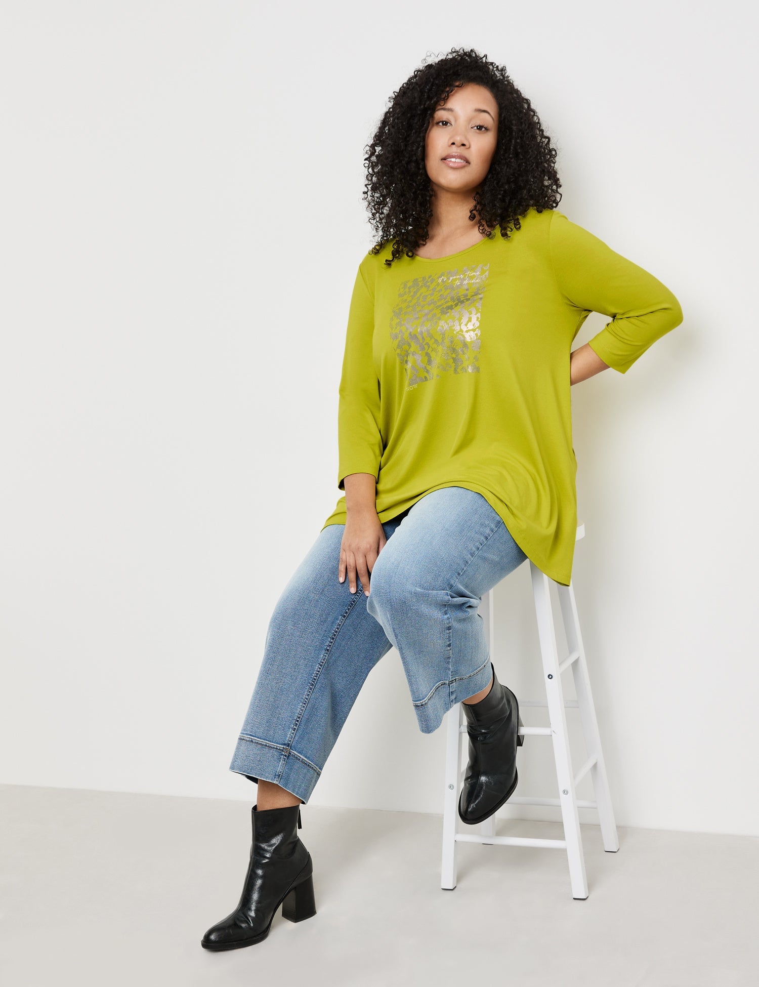 Flared 3/4-Sleeve Top With A Metallic Print Samoon