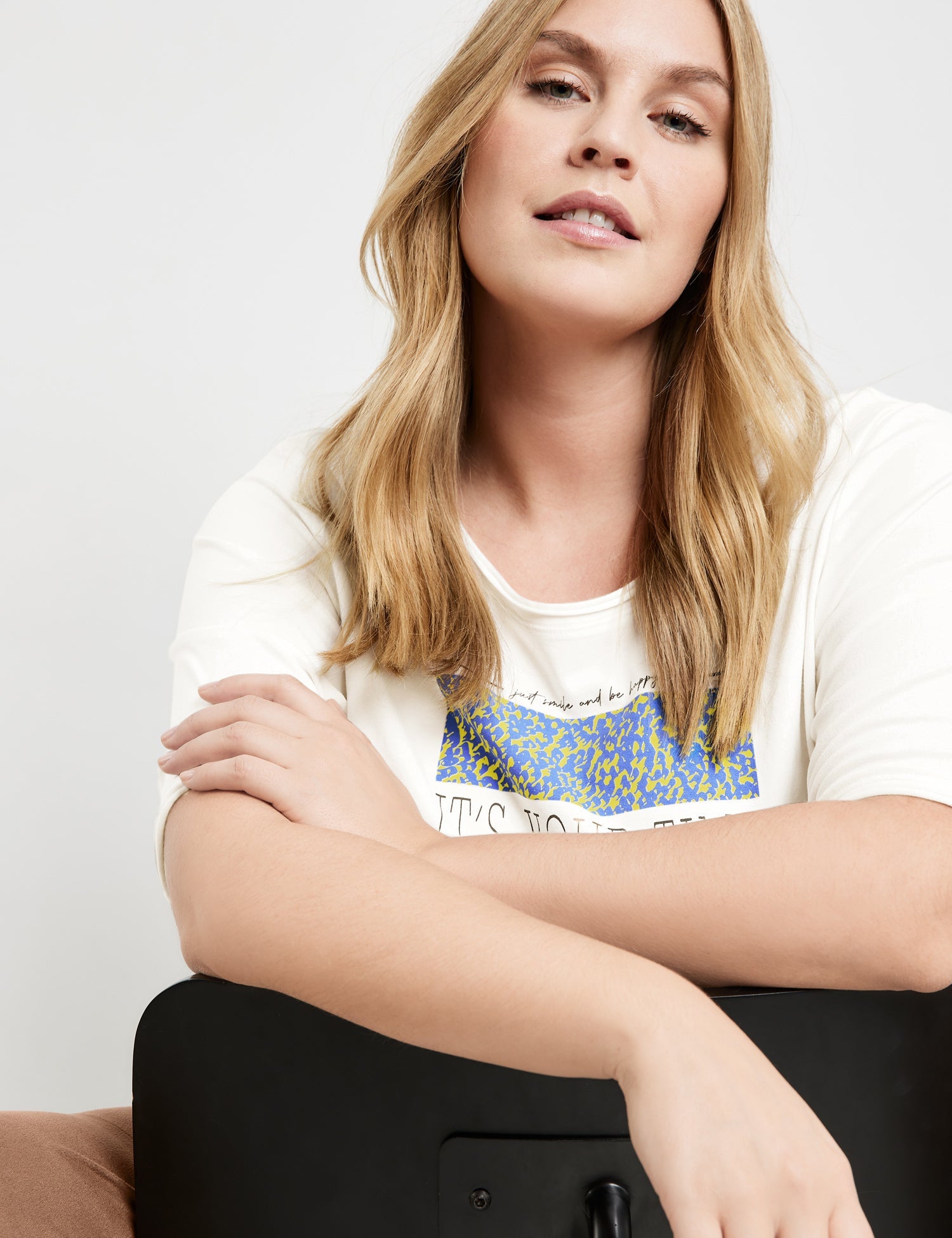 T-Shirt With A Front Print Samoon