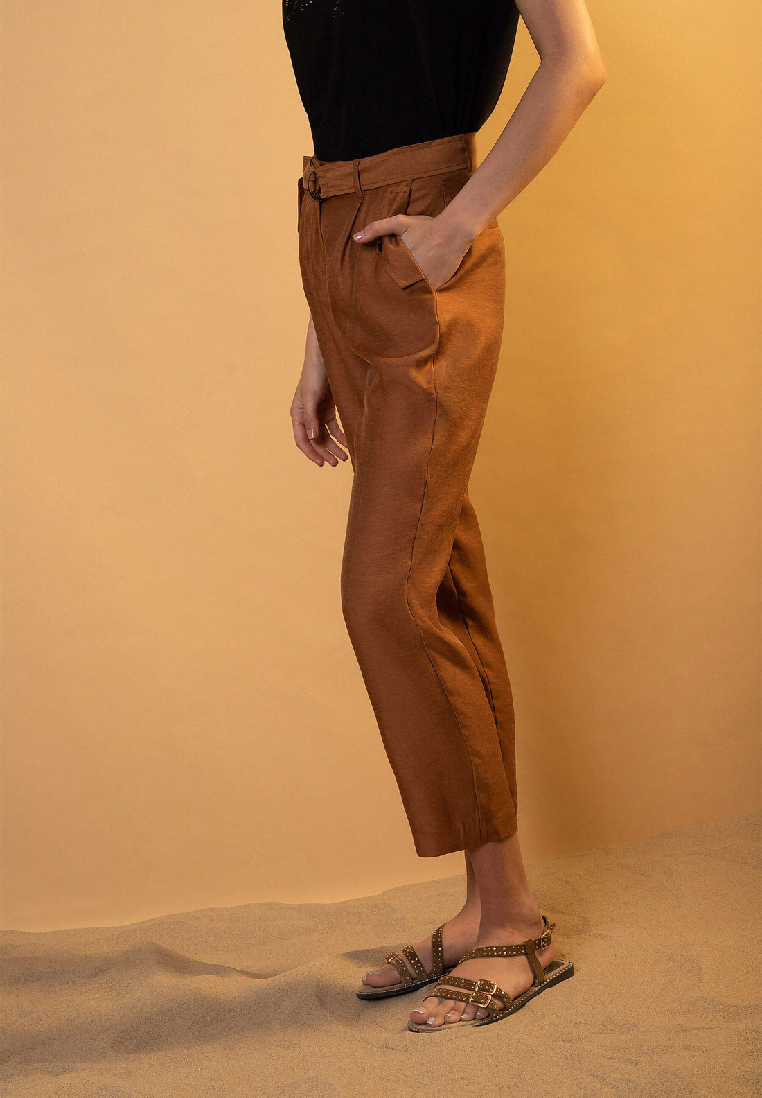 Orange Cropped Tapered Trousers With Belt_02