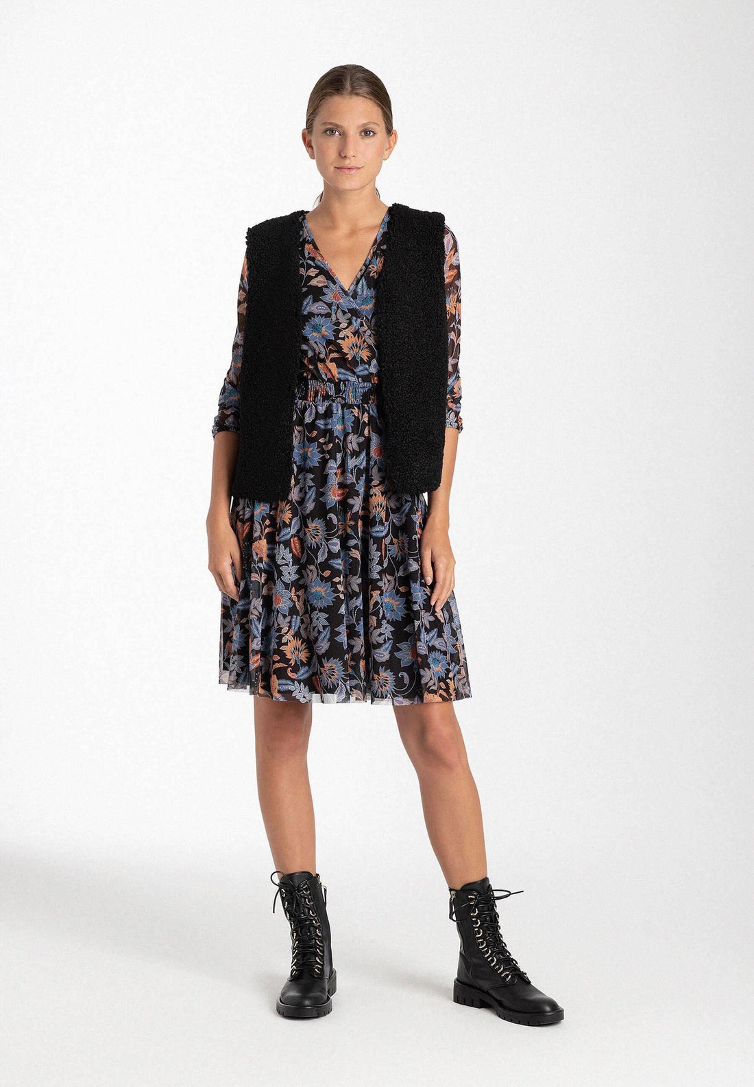 Black Sleeveless Teddy Fur Vest_31086059_0790_02