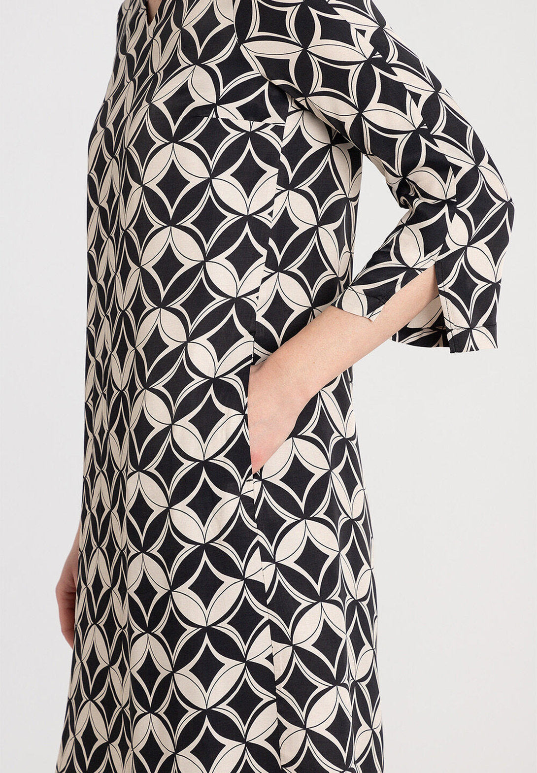 Black/Ecru Satin Dress_41013003_2036_03