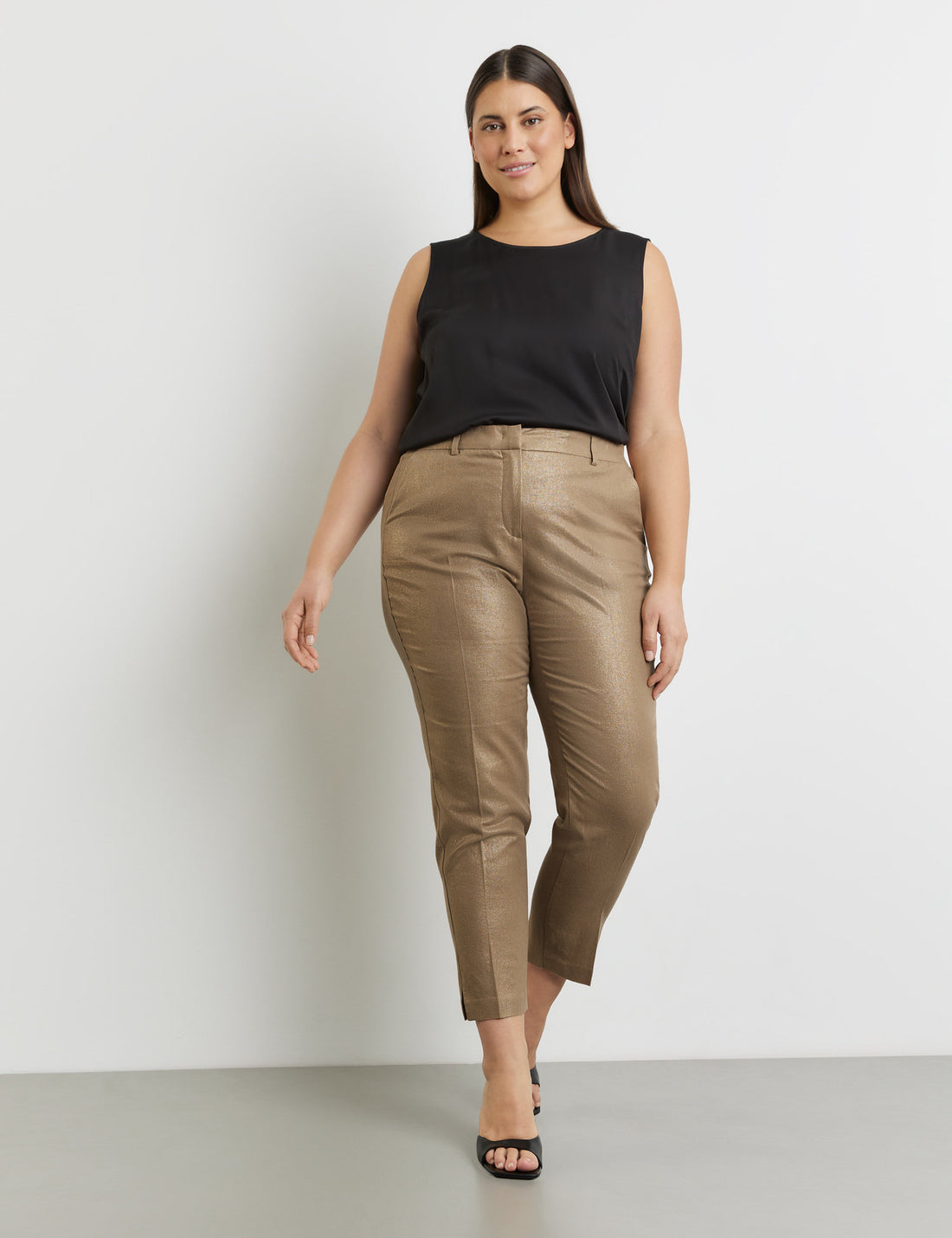7/8-Length Trousers With A Gold Shimmer_420007-21301_7390_01