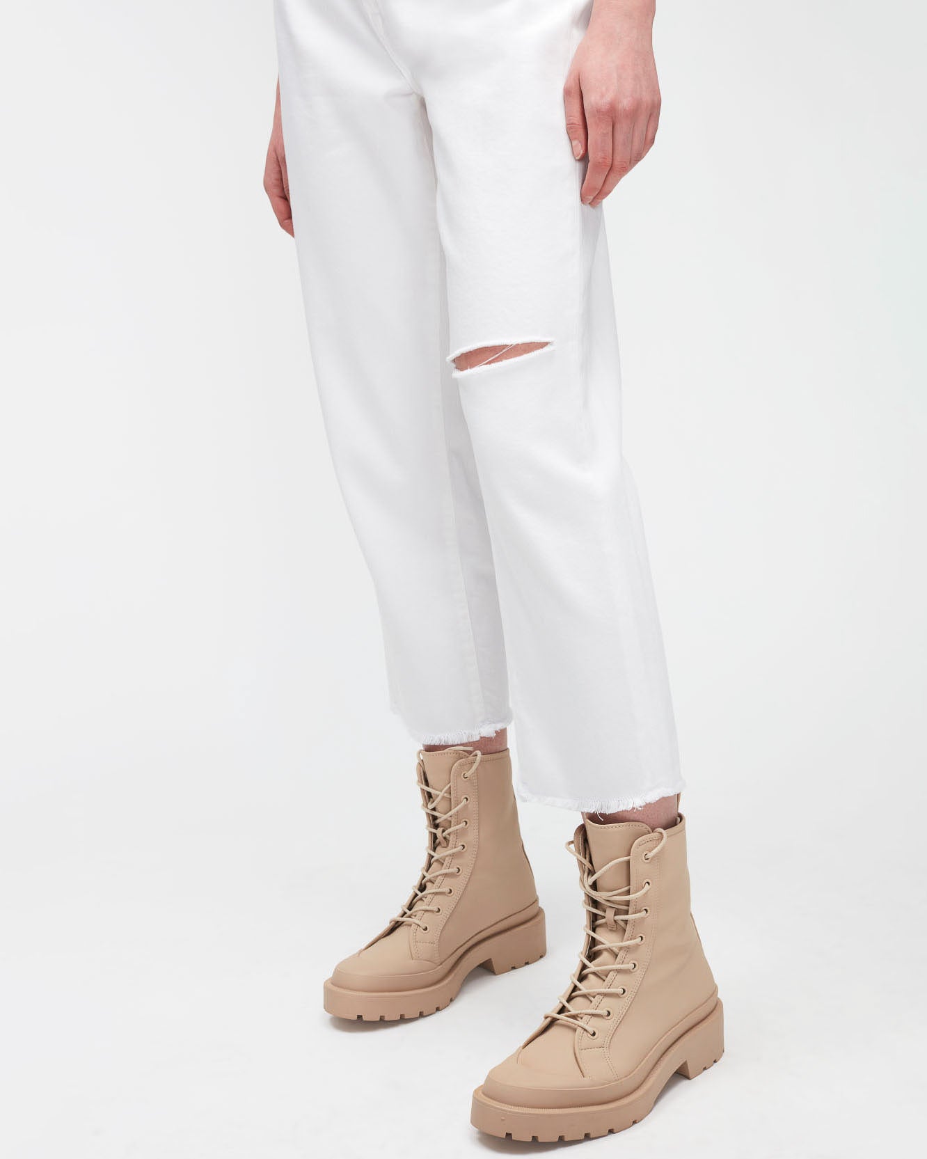 White The Modern Straight Simply White Distressed 7 For All Mankind