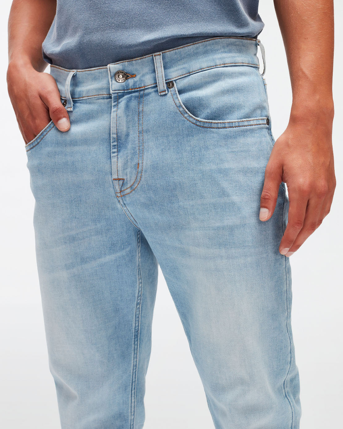 Light Blue Slimmy Tapered Stretch Tek Friday 7 For All Mankind