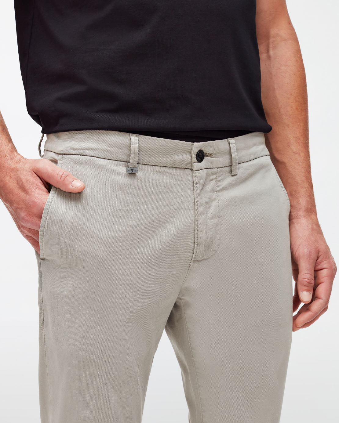 Light Grey Slimmy Chino Tap. Weightless Colors Griffin 7 For All Mankind