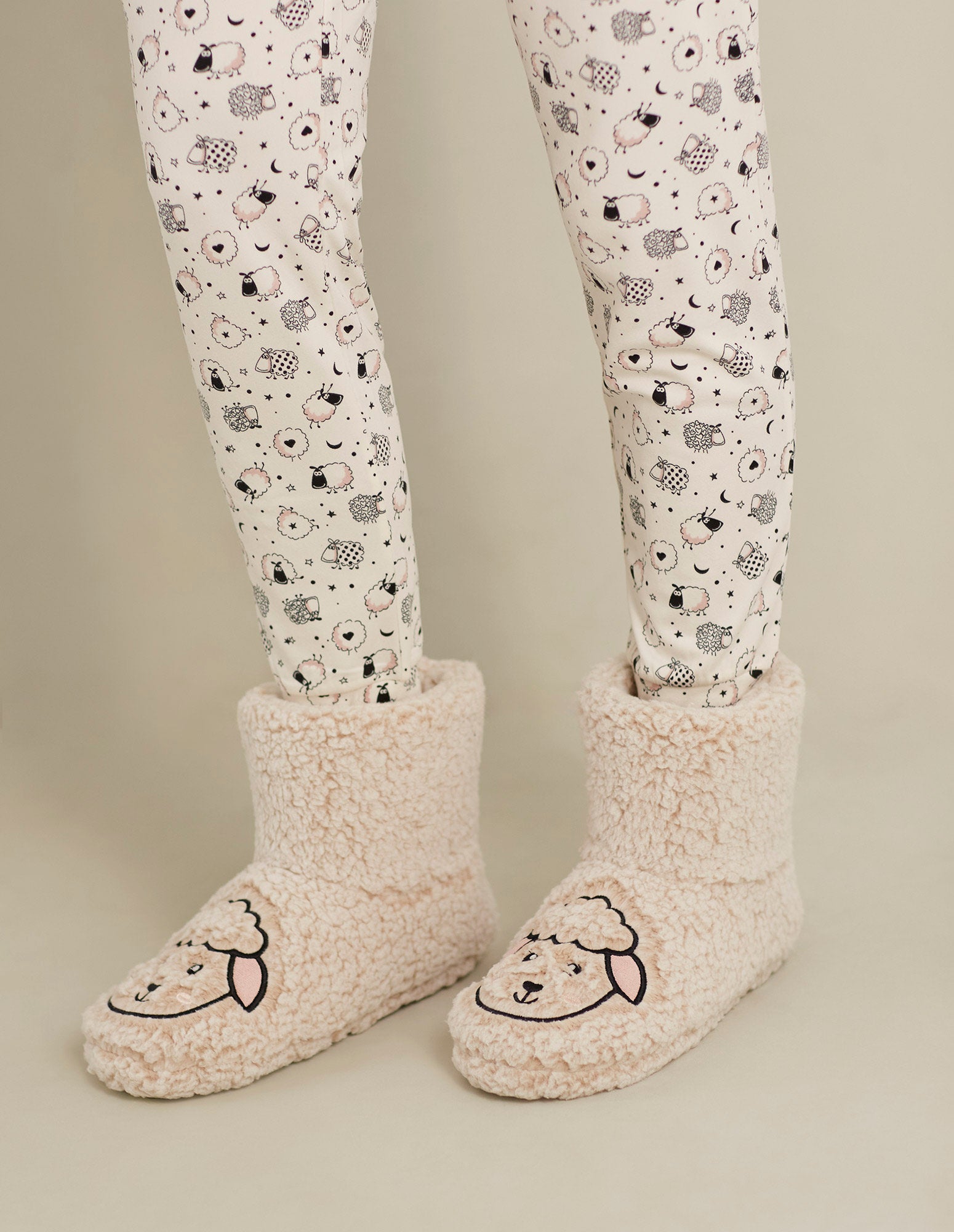 White Slipper Boots_SPFD163011_244_01
