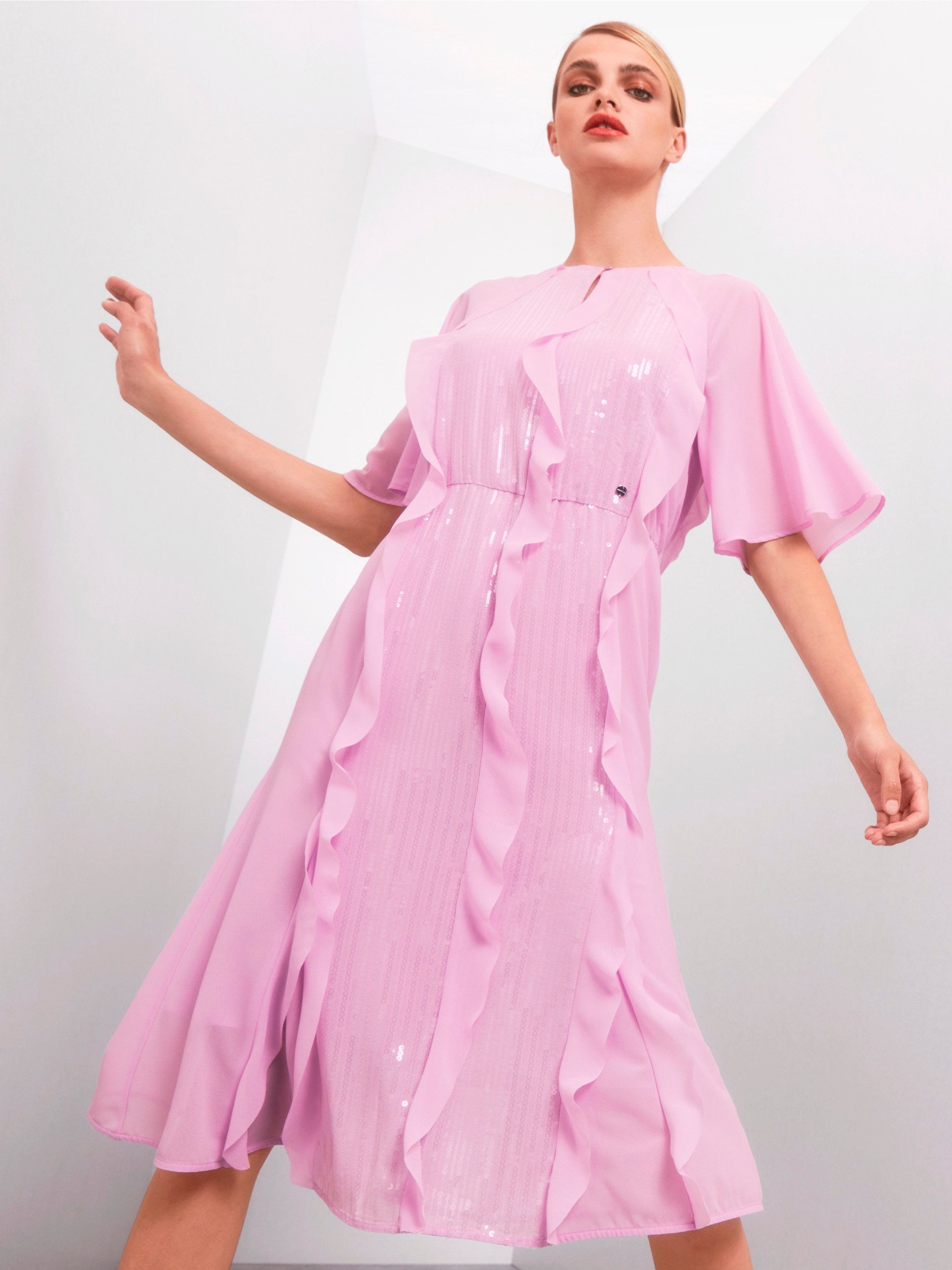 Sequin Dress With Ruffles_WC 21.35 W44_709_08