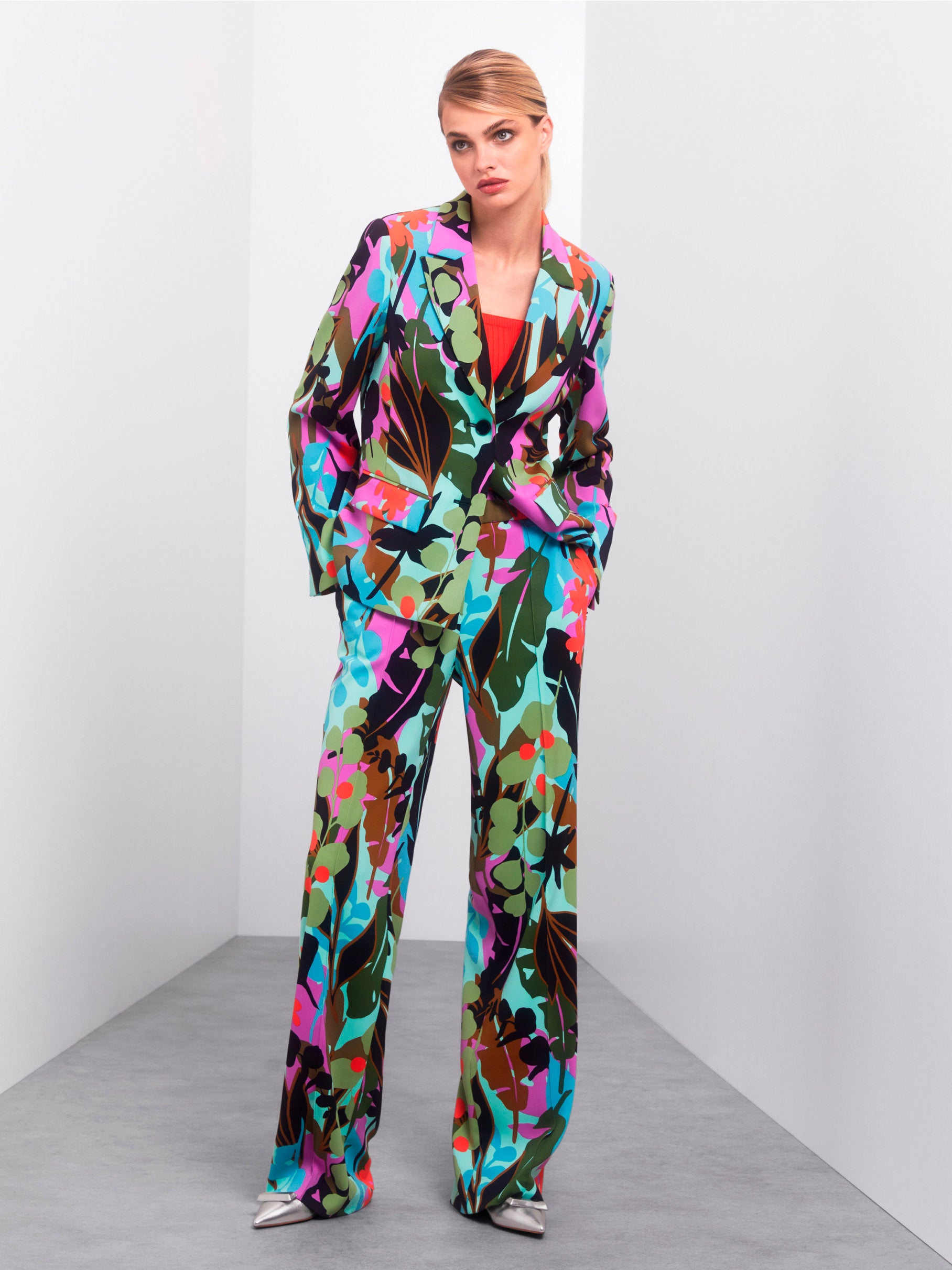 Blazer In A Colourful Leaf Design_WC 34.03 W02_562_08