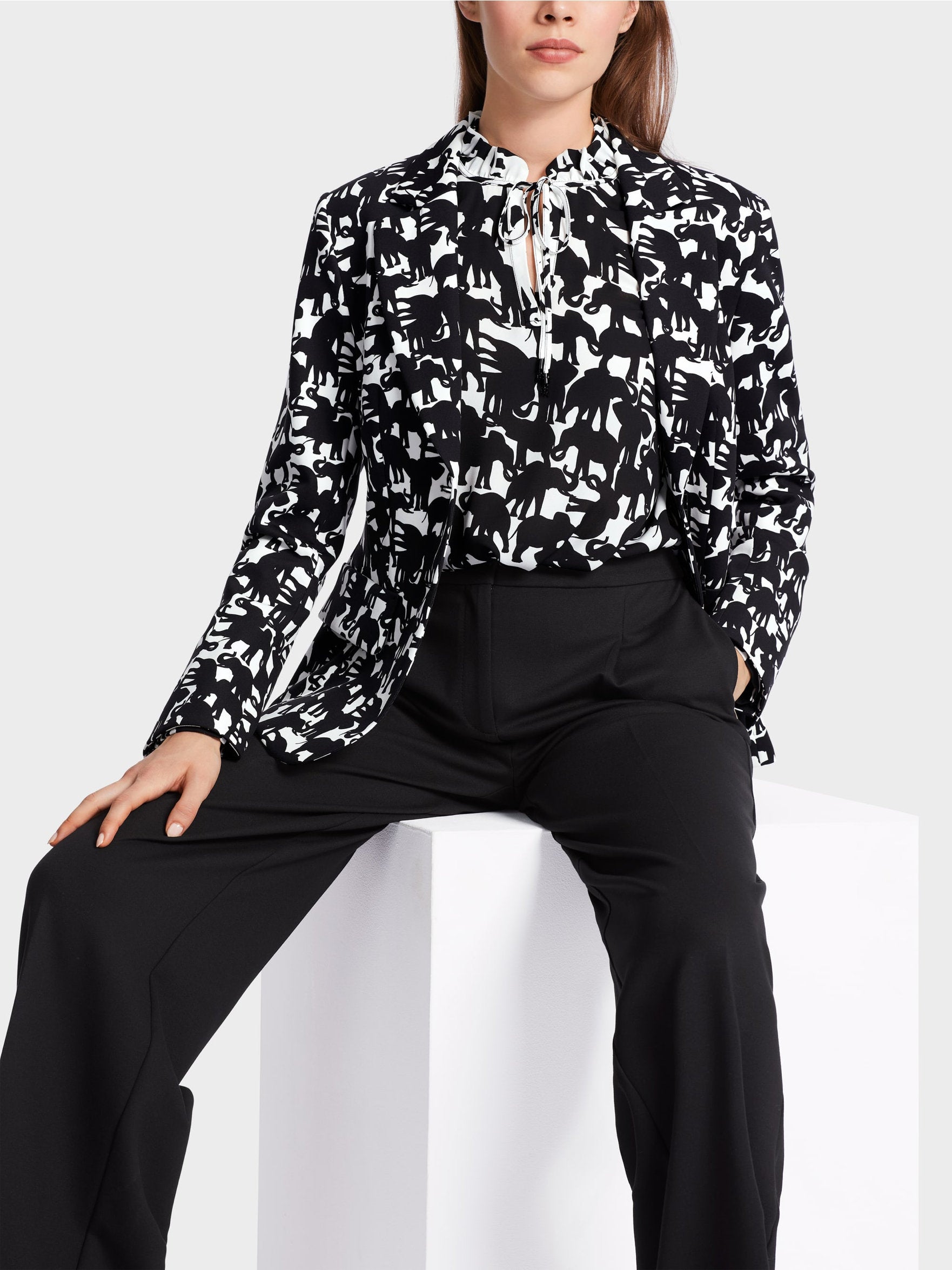 Blazer With Elephant Motif_WC 34.11 J10_910_05