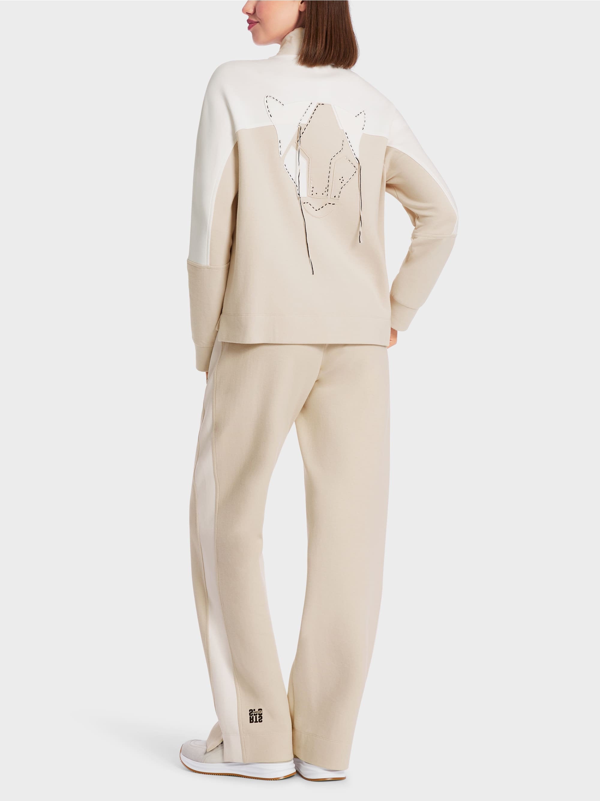 Sporty Zip Jacket With Stand-Up Collar_WS 31.23 J09_117_04