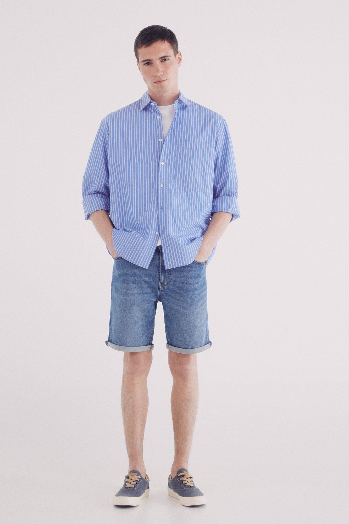 Springfield_Essential Medium Washed Denim Shorts_0019553_14_01