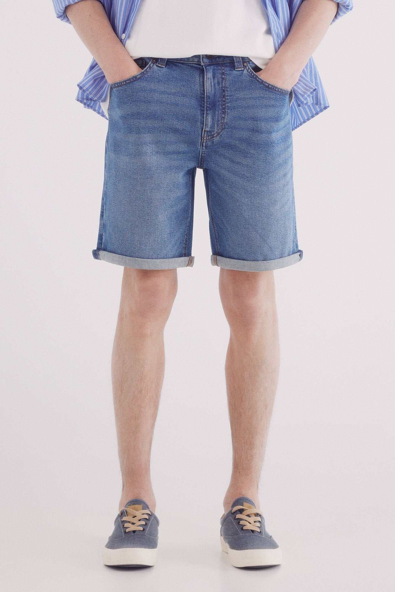 Springfield_Essential Medium Washed Denim Shorts_0019553_14_04