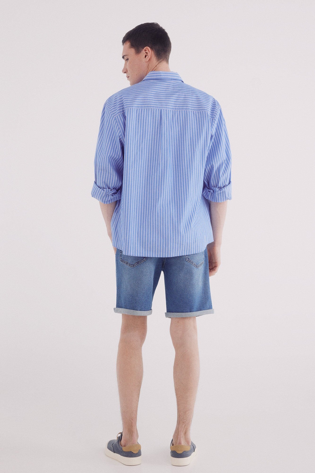Springfield_Essential Medium Washed Denim Shorts_0019553_14_05