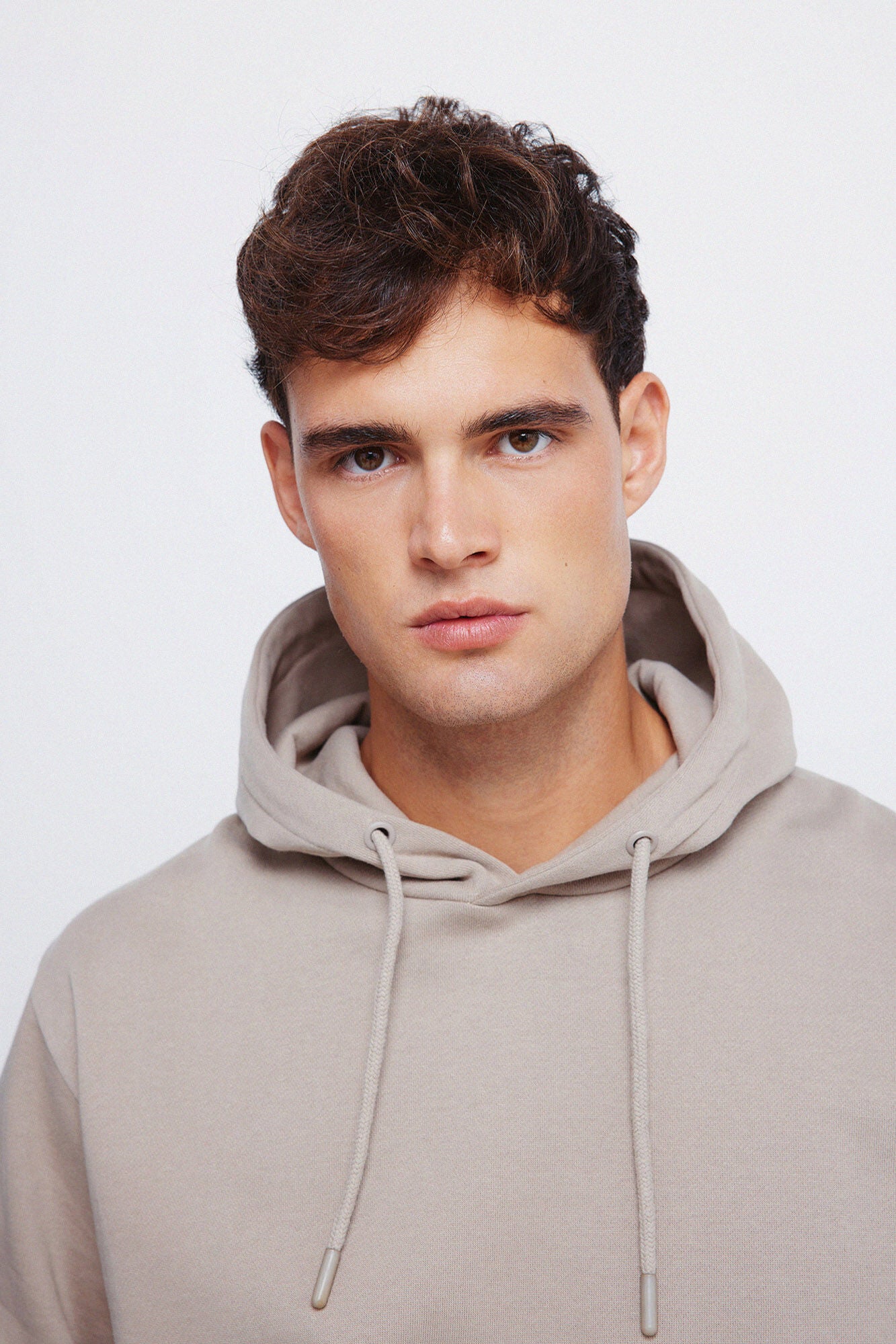 Springfield_Sand_Basic Sweatshirt Hood_0092107_36_02