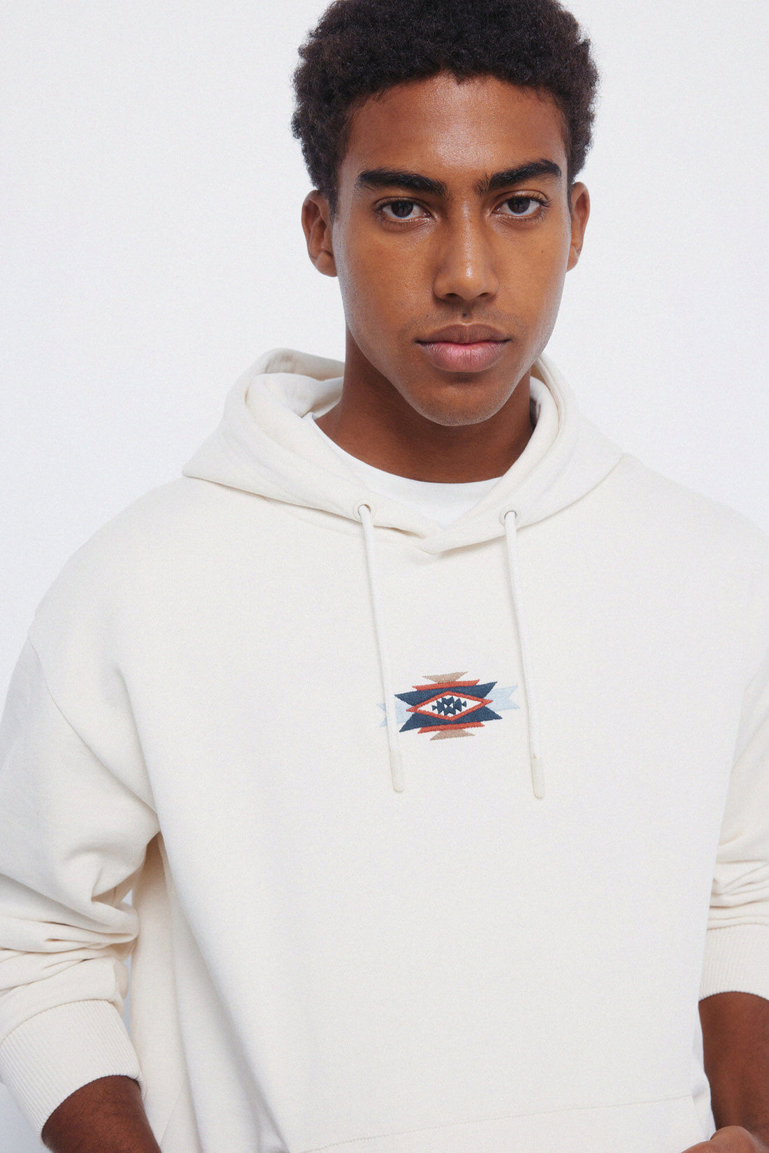 Springfield_White_Hood Sweatshirt_0092110_97_02