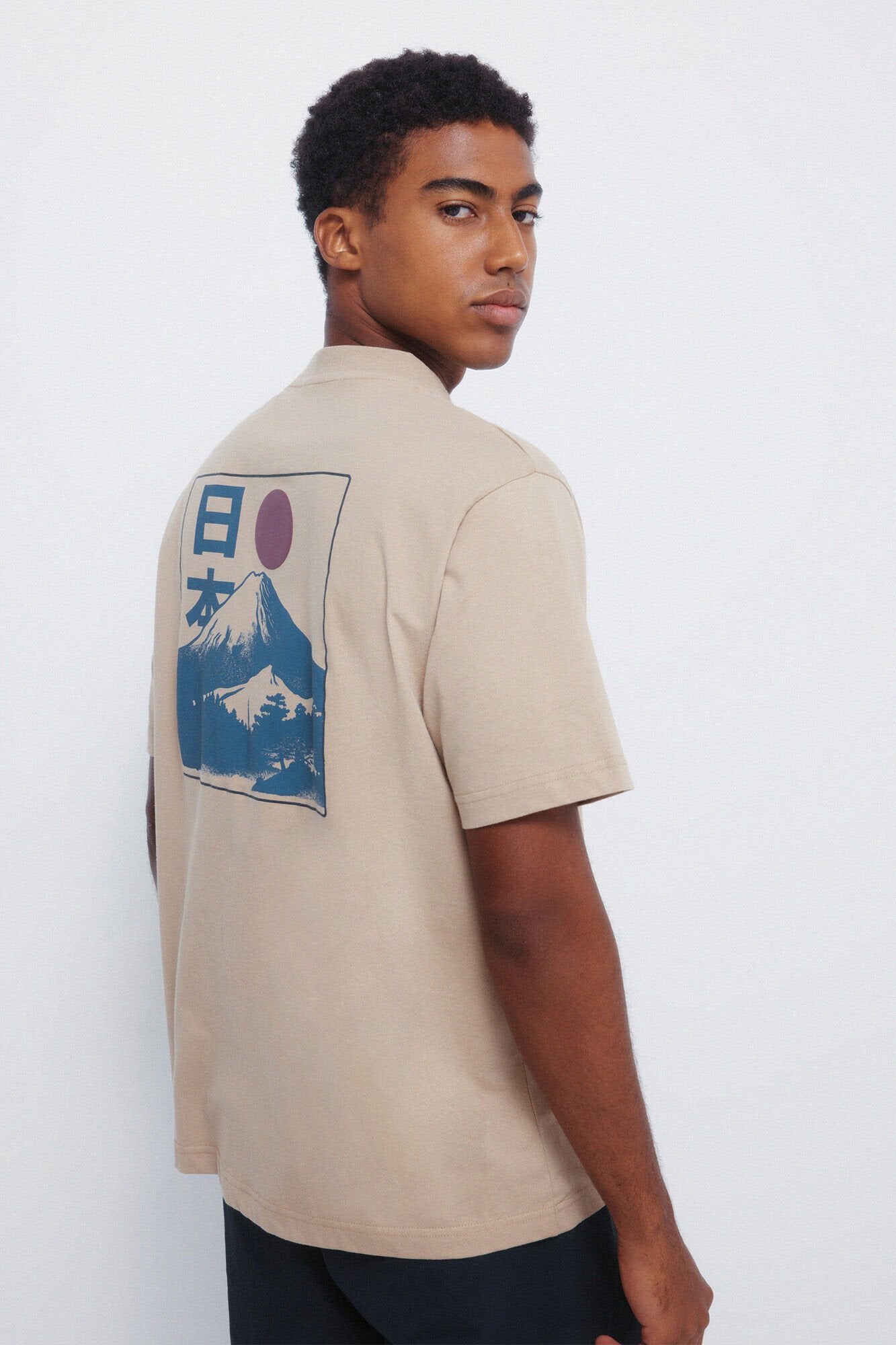 Springfield_Beige_Mount Fuji T-Shirt_0262914_51_01
