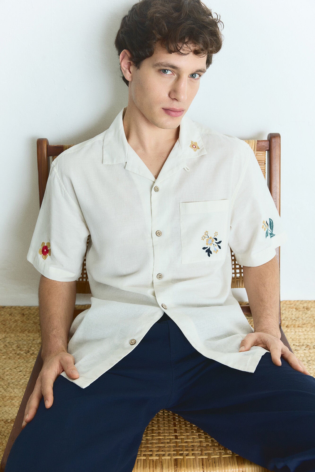 Springfield_Short Sleeve Shirt with Flower Embroidered_0379227_97_01