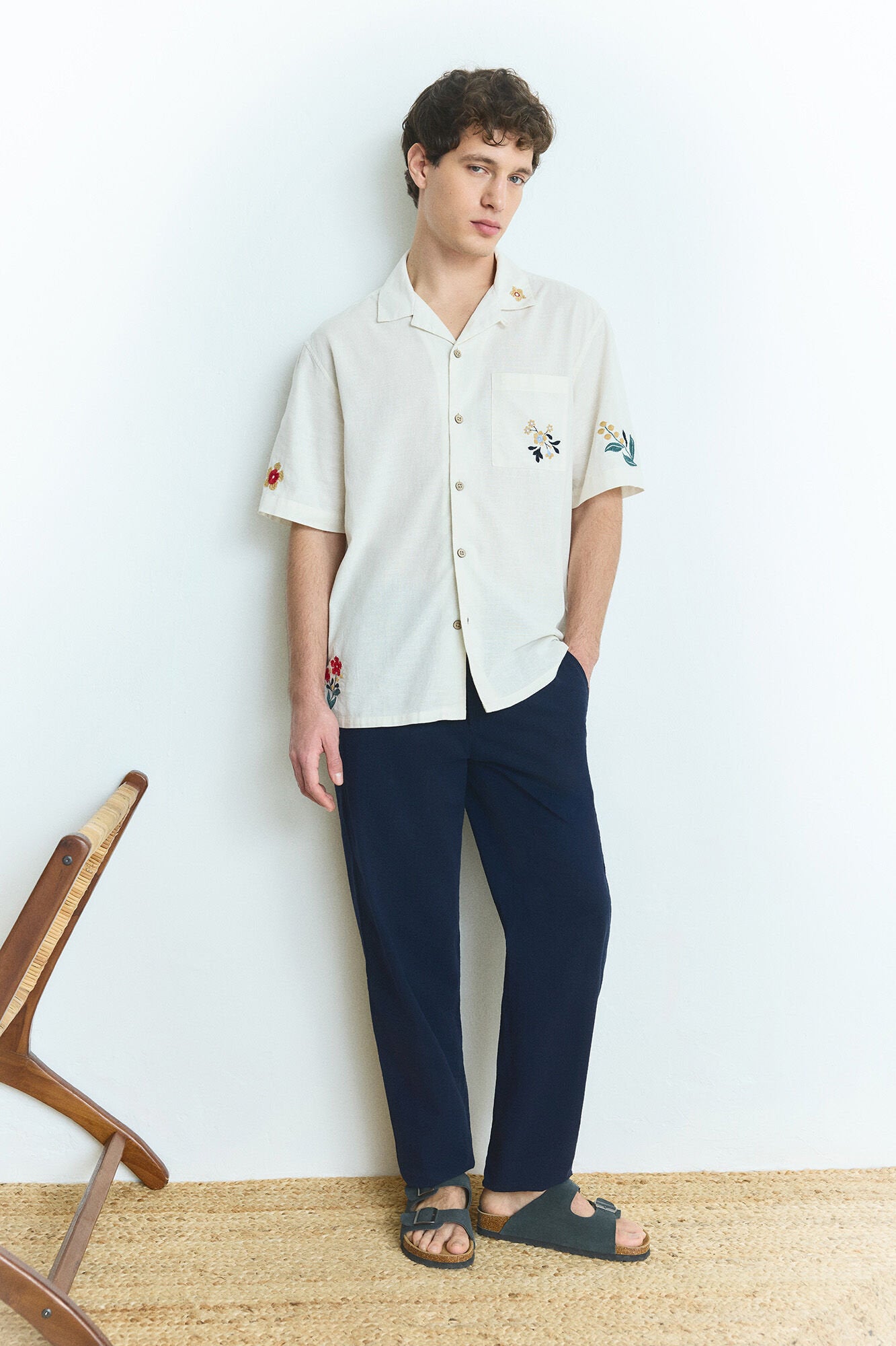 Springfield_Short Sleeve Shirt with Flower Embroidered_0379227_97_03