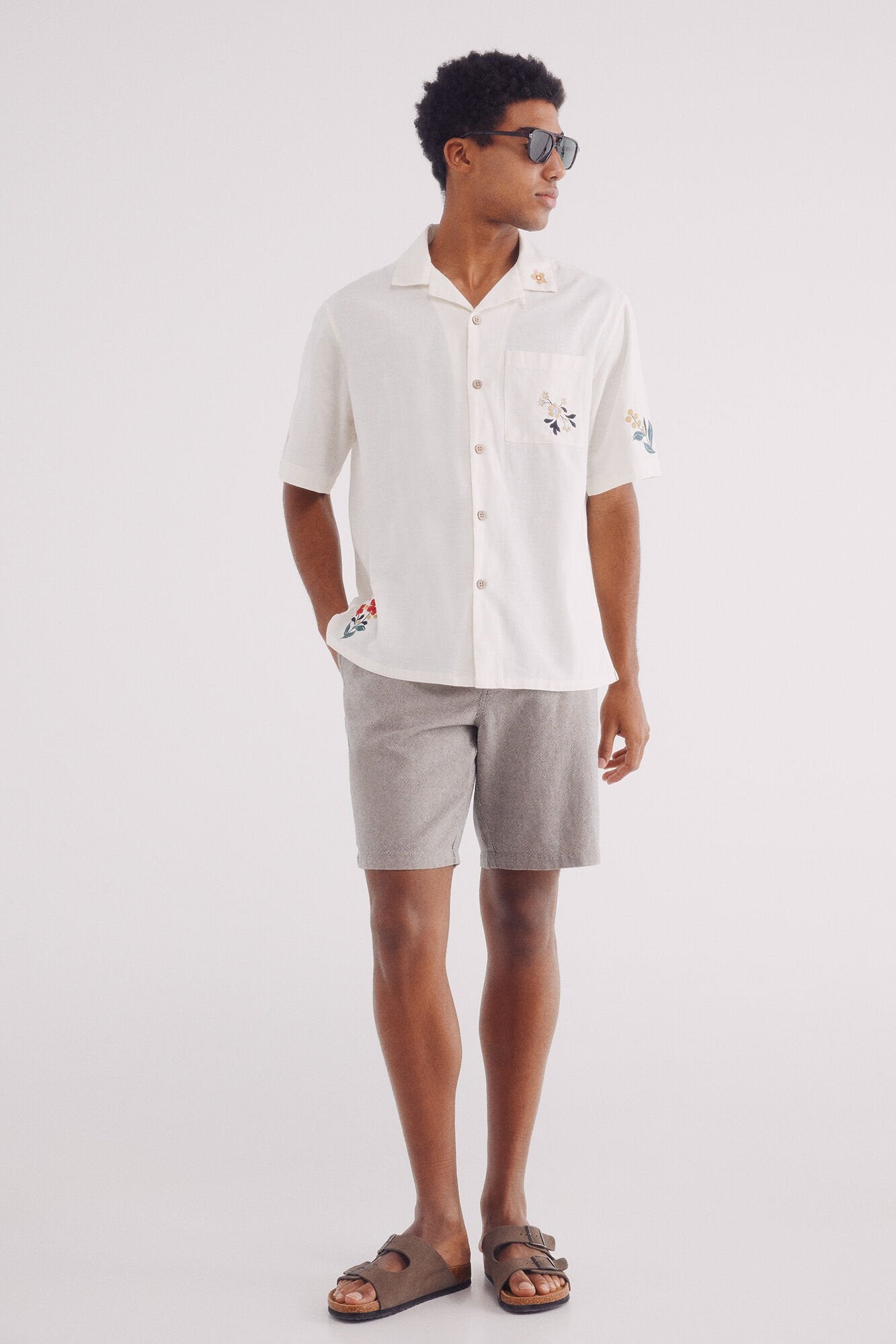 Springfield_Short Sleeve Shirt with Flower Embroidered_0379227_97_05