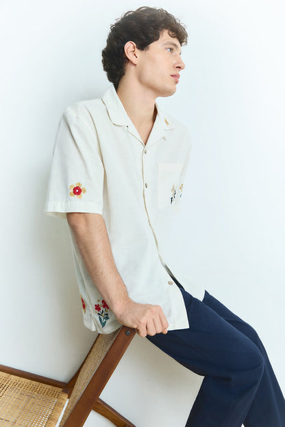 Springfield_Short Sleeve Shirt with Flower Embroidered_0379227_97_06