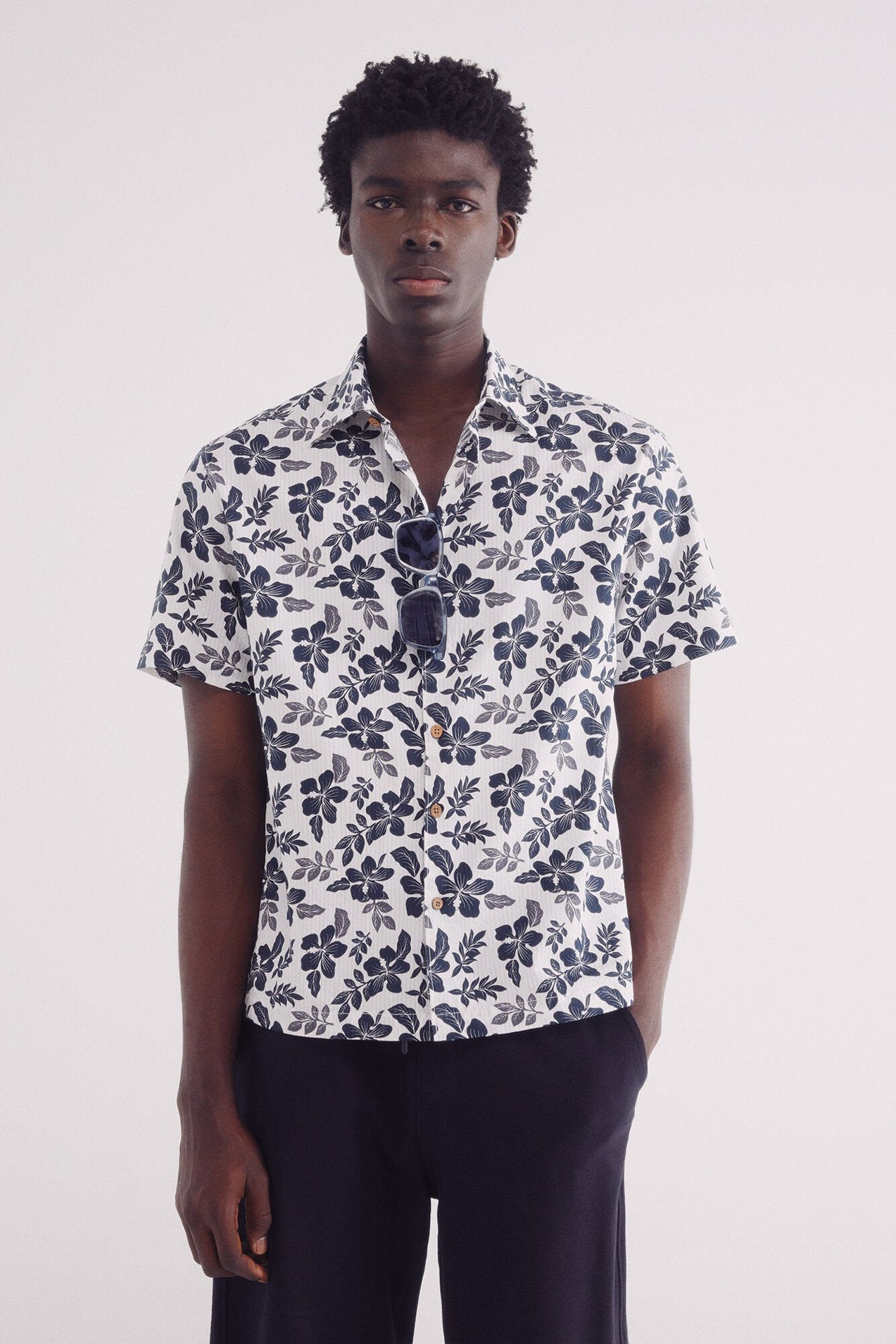 Springfield_Printed Seersucker Short Sleeve Shirt_0379234_16_01