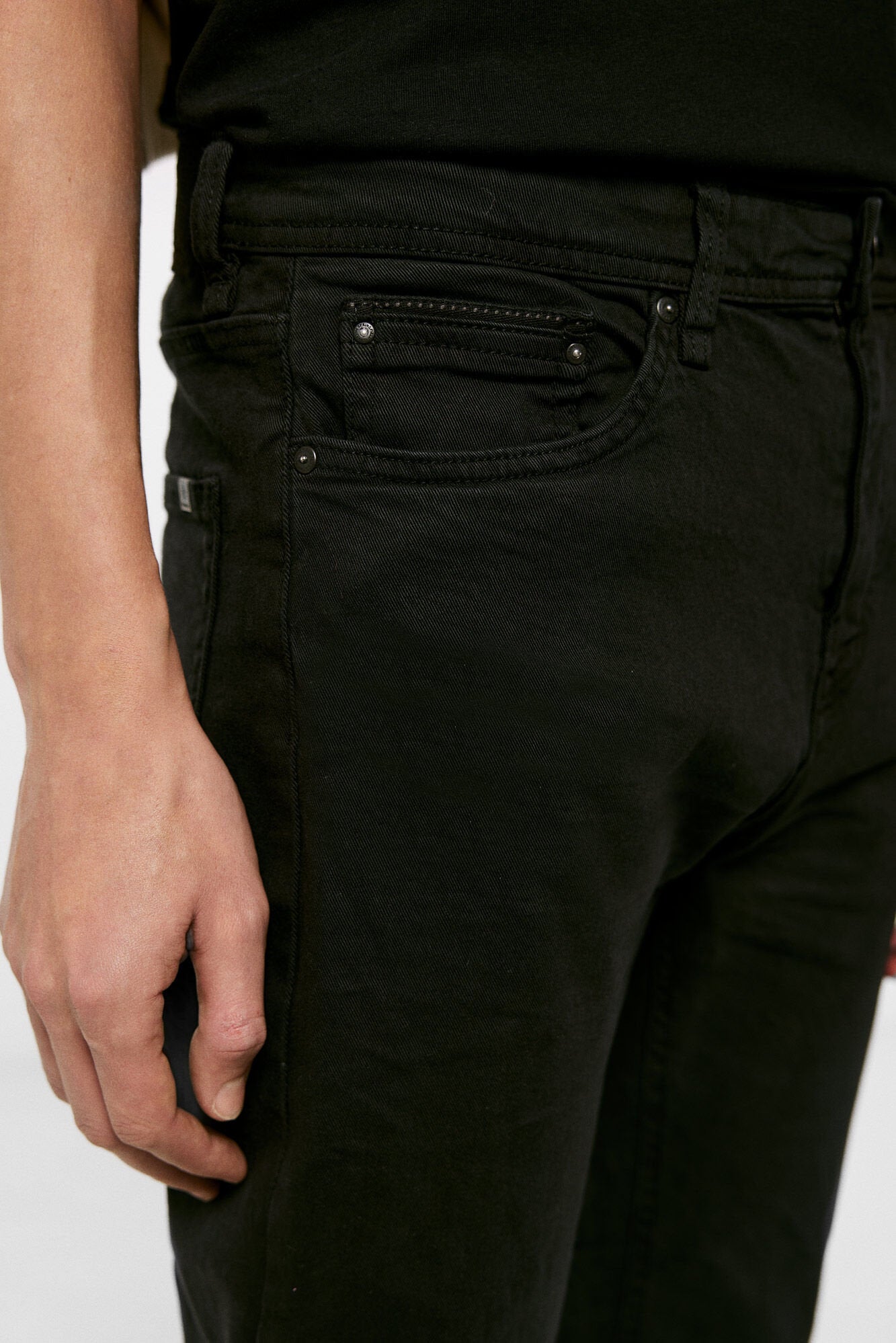 Slim Fit Chino Trousers_0397811_01_06