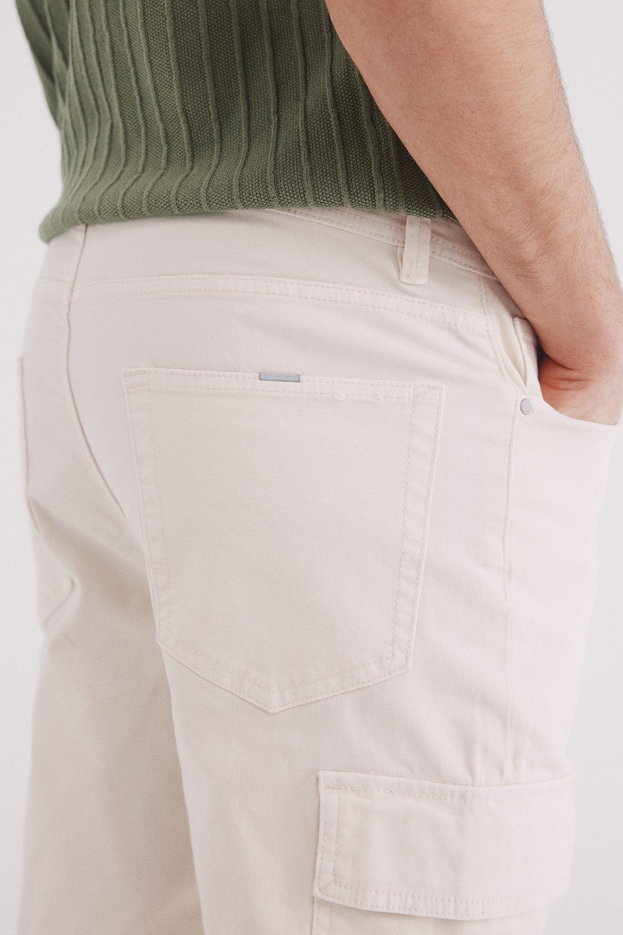 Springfield_Slim Fit Cargo Structured Jeans_0399333_97_02