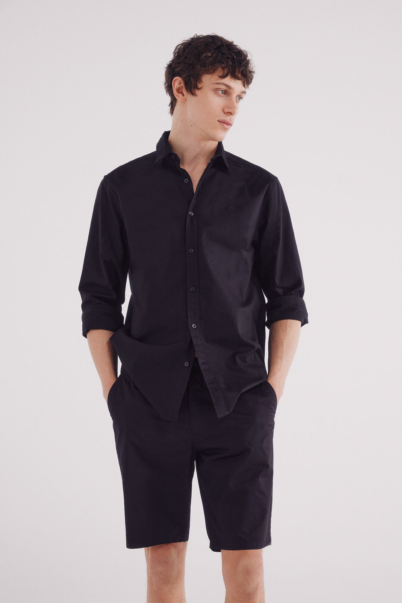 Springfield_Black_Lightweight Comfort Fit Bermuda Shorts_0432177_01_03