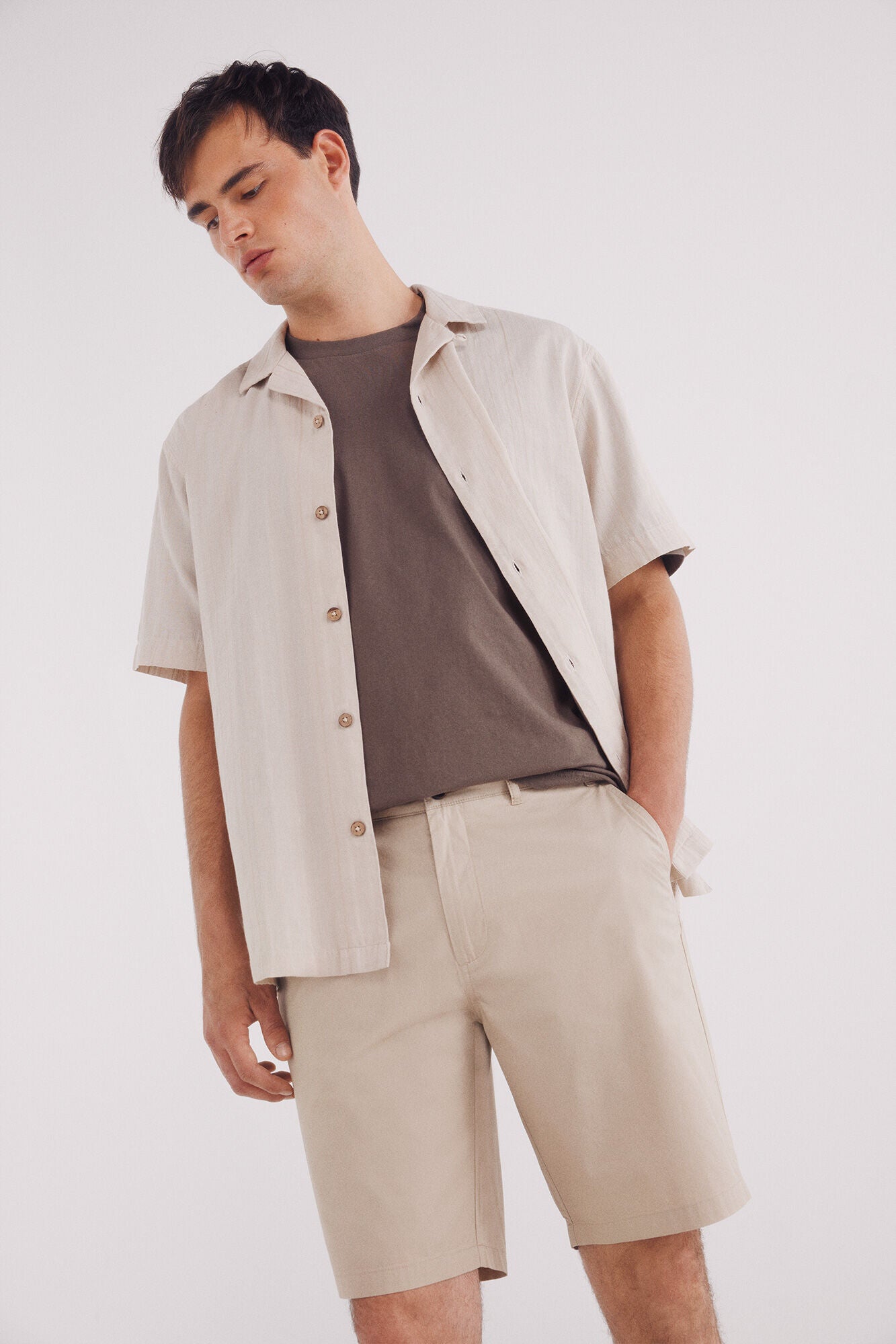 Springfield_Beige_Lightweight Comfort Fit Bermuda Shorts_0432177_37_03