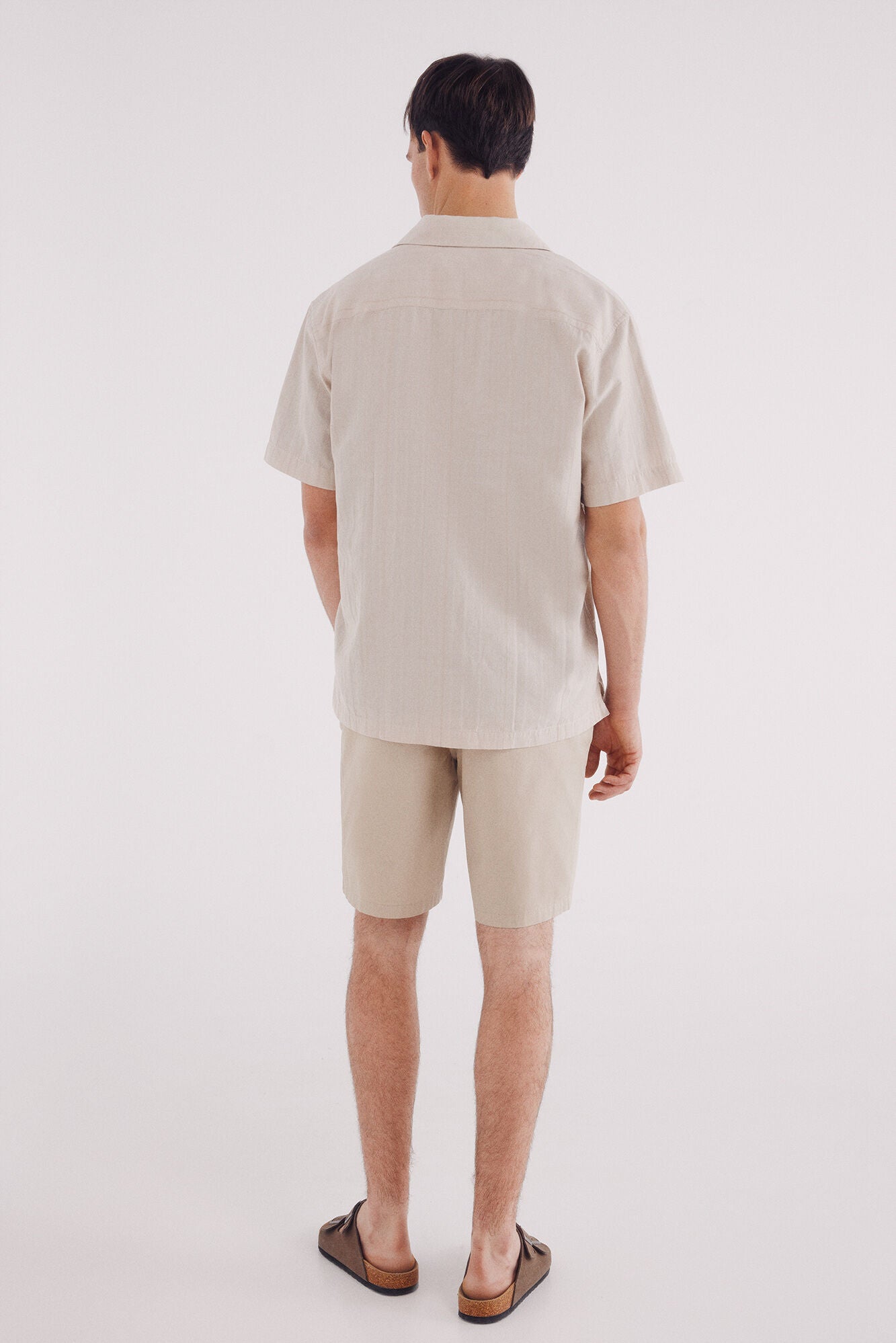 Springfield_Beige_Lightweight Comfort Fit Bermuda Shorts_0432177_37_05