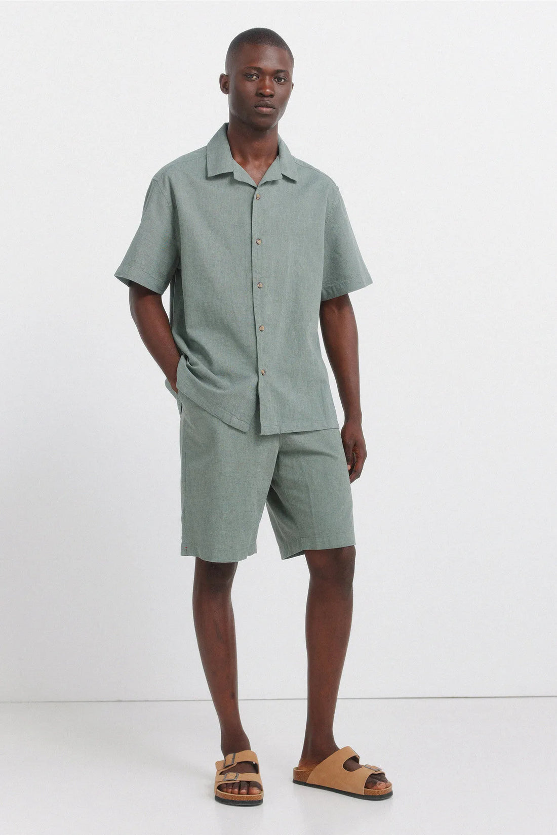 Springfield Green Men Linen Relaxed Fit Bermuda Shorts SKU: 0433675_23 Image 01