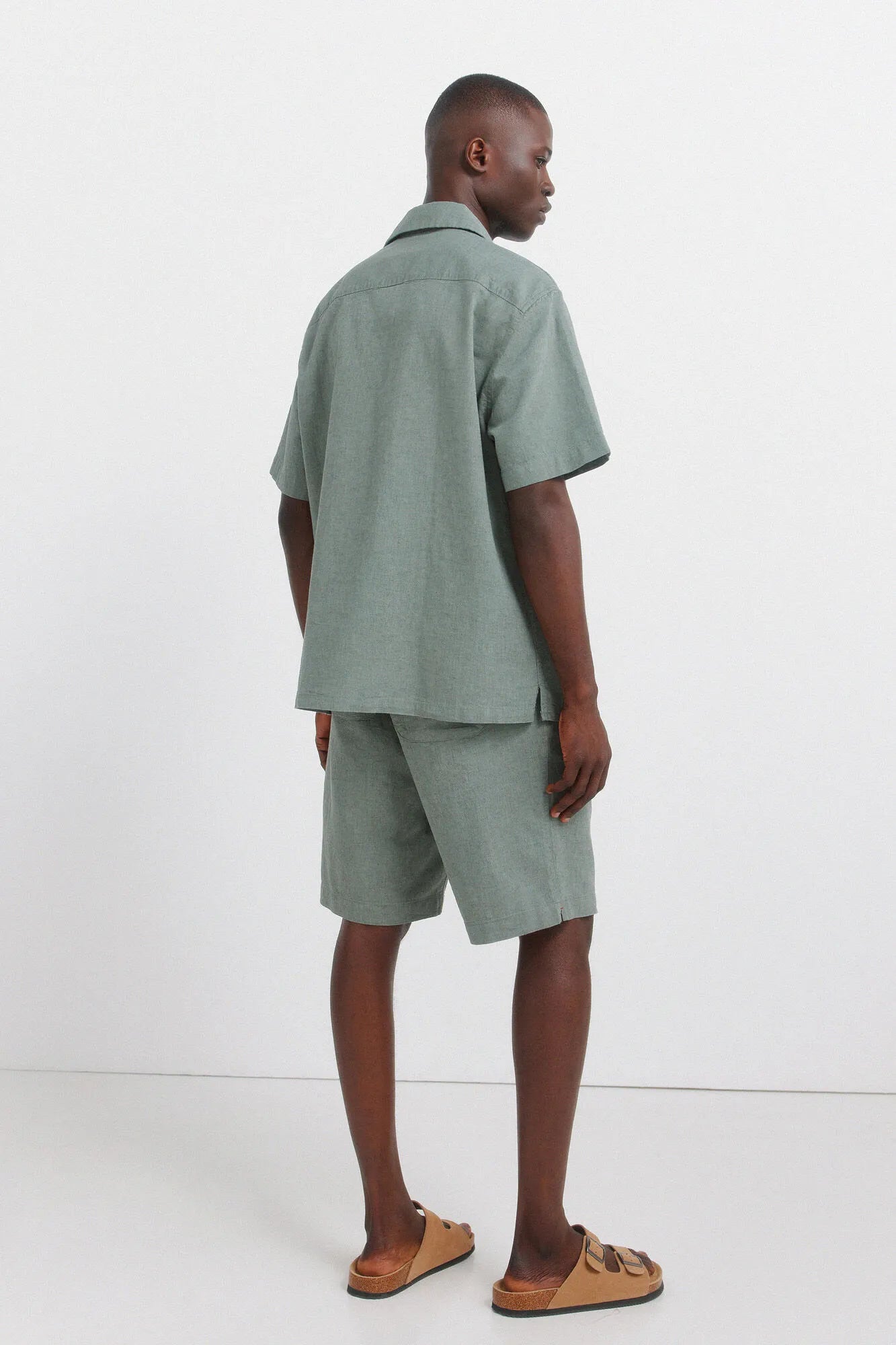Springfield Green Men Linen Relaxed Fit Bermuda Shorts SKU: 0433675_23 Image 04