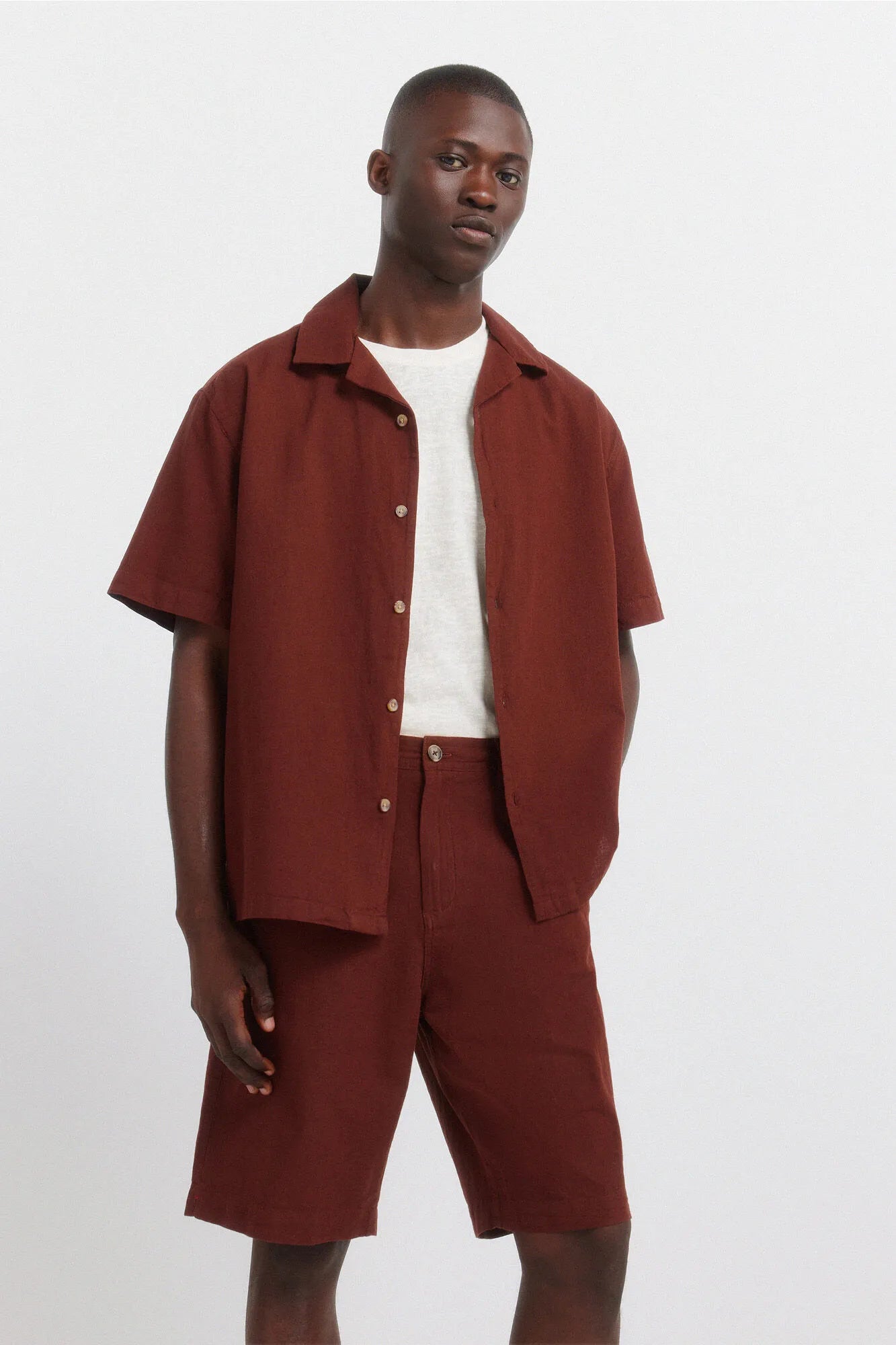 Springfield Red Men Linen Relaxed Fit Bermuda Shorts SKU: 0433675_66 Image 03